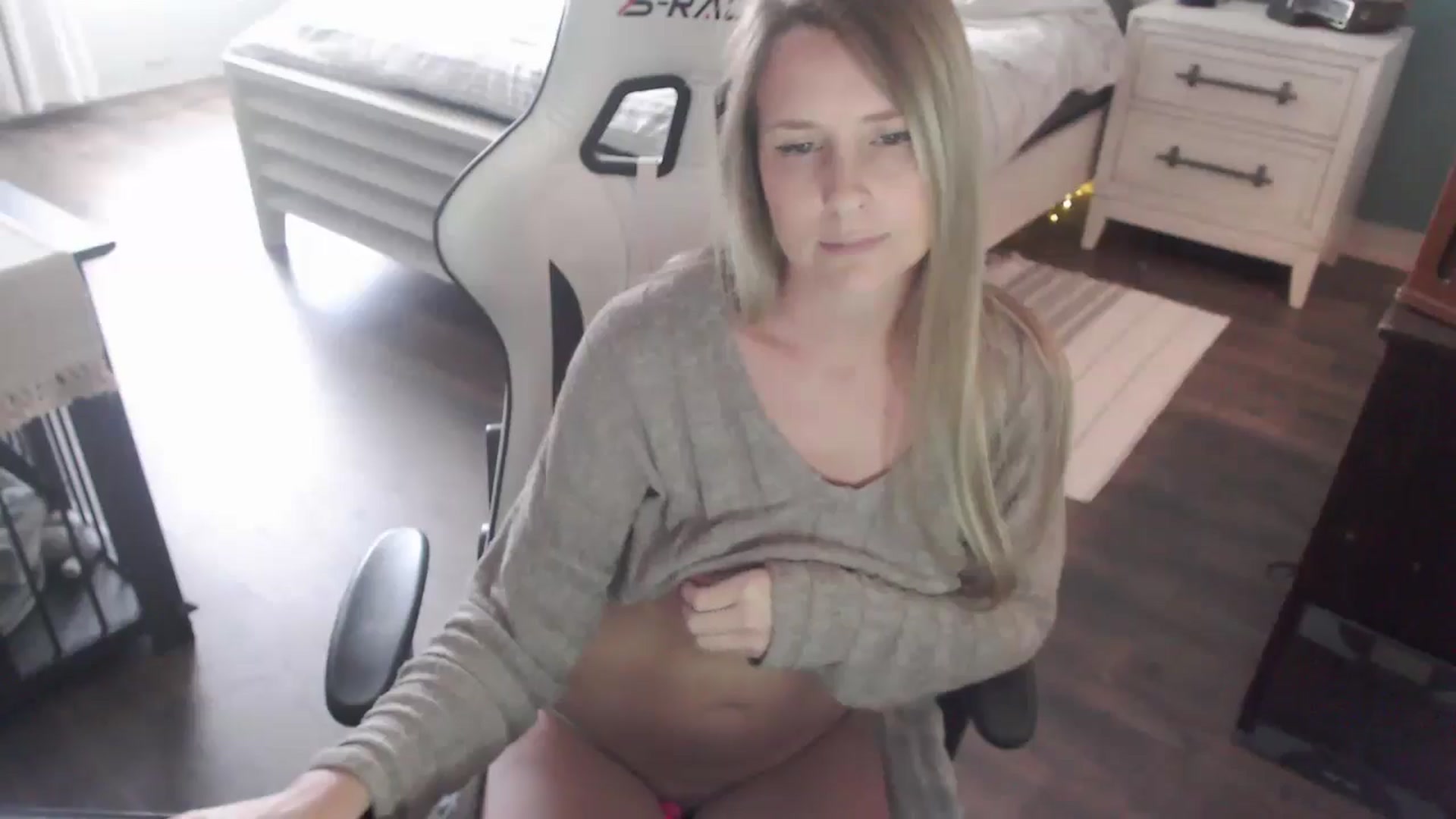 Gallery image thumbnail from ZenZoey's myfreecams stream on, 11/03/2025, 19:34 image 3 of 20