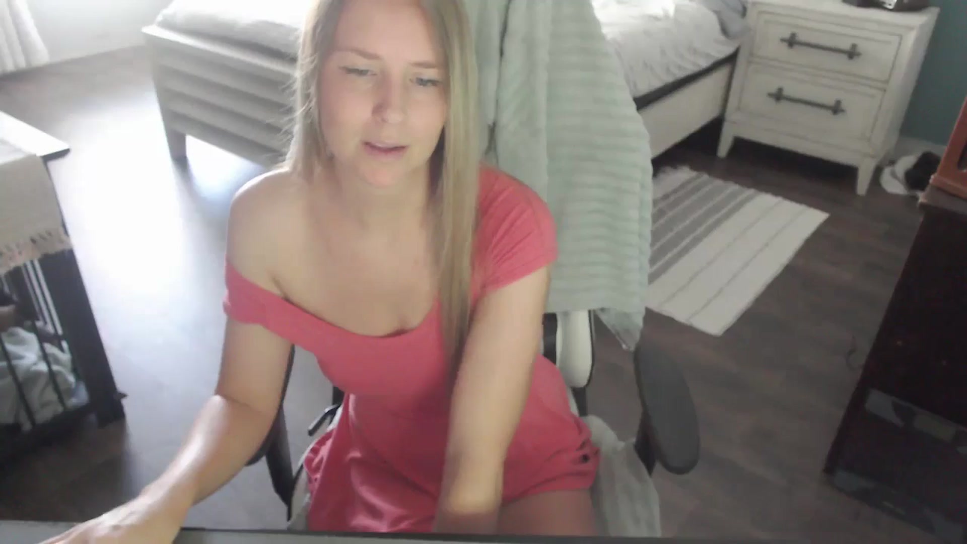 Gallery image thumbnail from ZenZoey's myfreecams stream on, 11/04/2025, 16:00 image 16 of 20