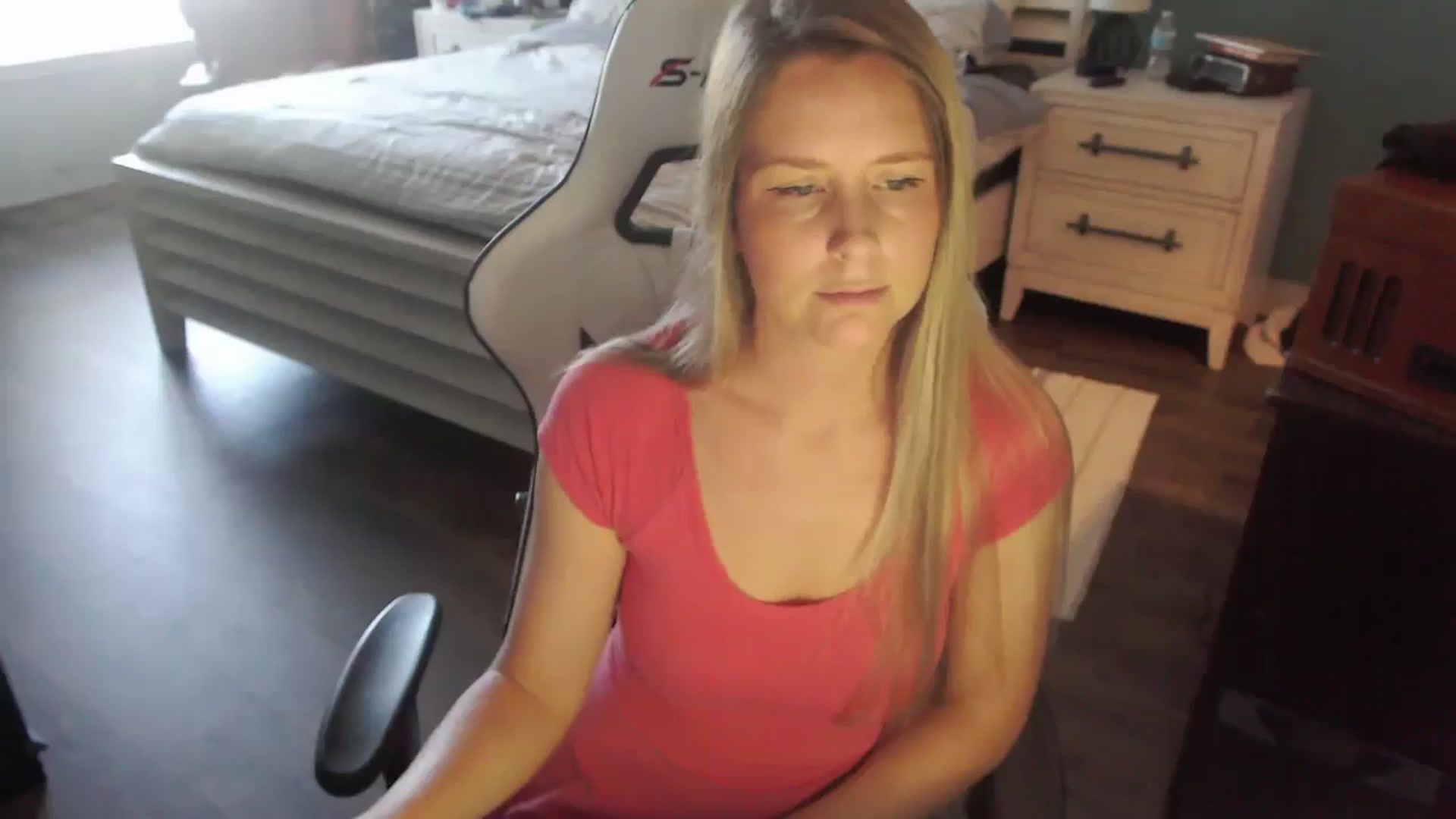 Gallery image thumbnail from ZenZoey's myfreecams stream on, 11/04/2025, 18:38 image 2 of 20