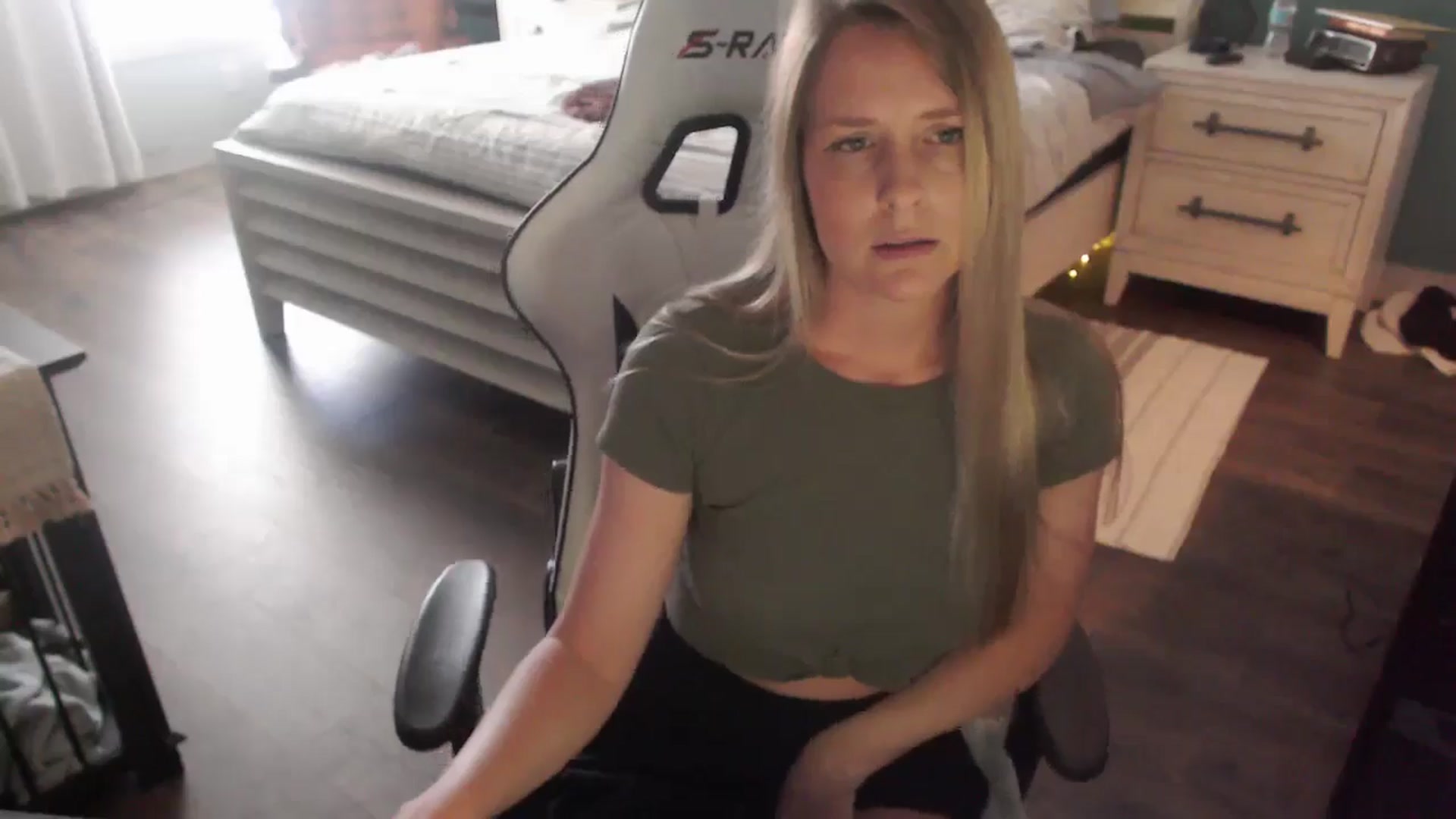 Gallery image thumbnail from ZenZoey's myfreecams stream on, 11/04/2025, 19:22 image 5 of 20