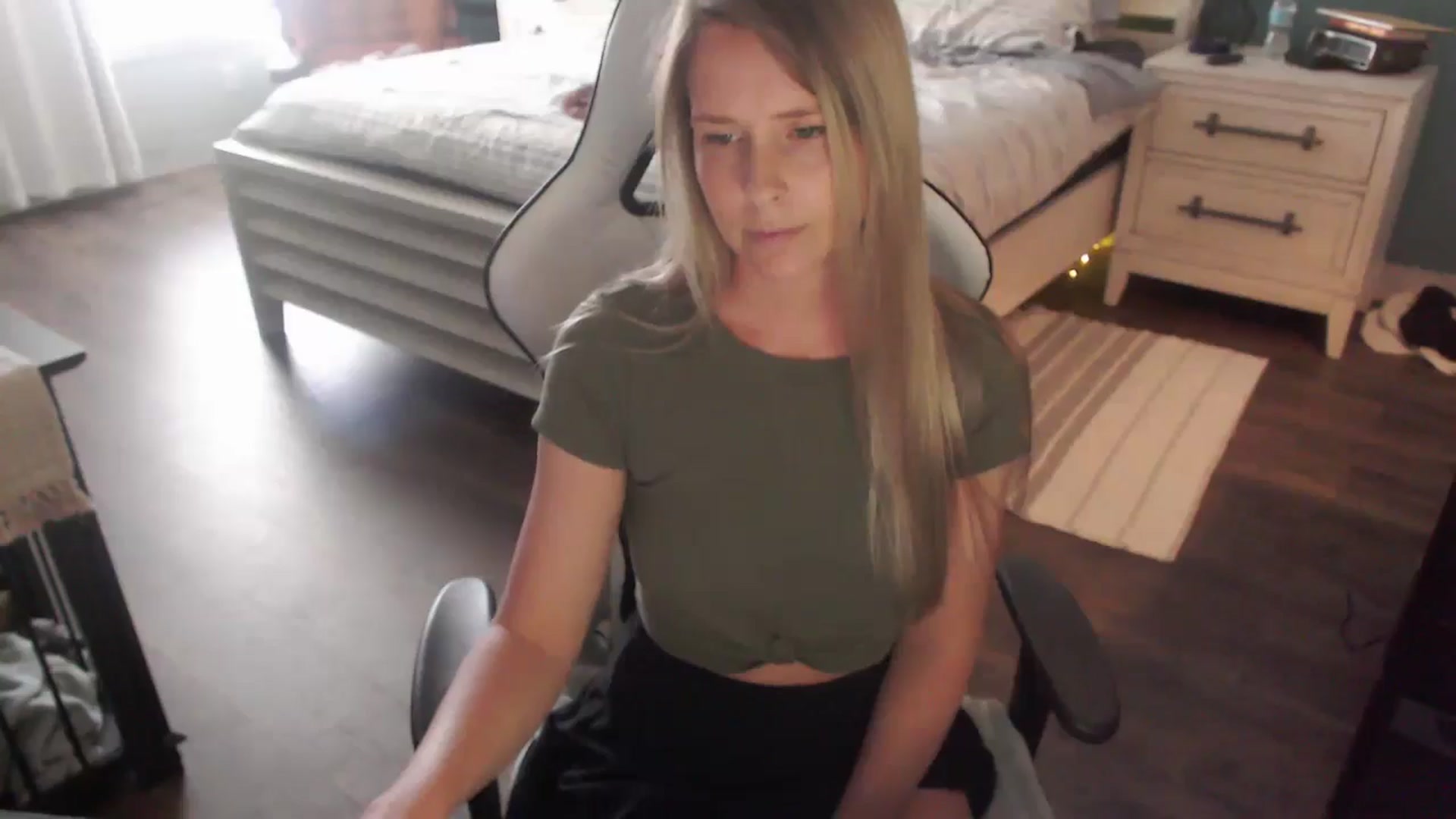 Gallery image thumbnail from ZenZoey's myfreecams stream on, 11/04/2025, 19:22 image 4 of 20