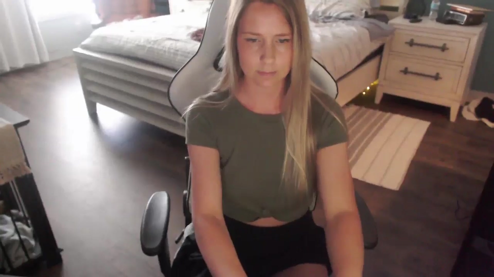 Gallery image thumbnail from ZenZoey's myfreecams stream on, 11/04/2025, 19:22 image 2 of 20