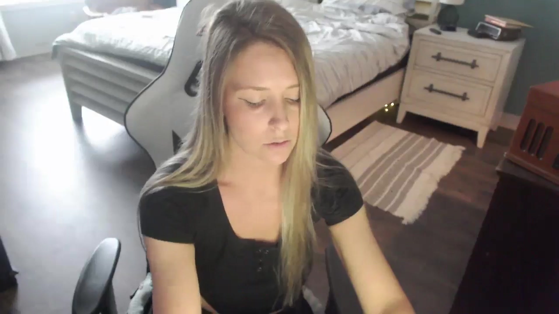 Gallery image thumbnail from ZenZoey's myfreecams stream on, 11/05/2025, 18:11 image 5 of 20