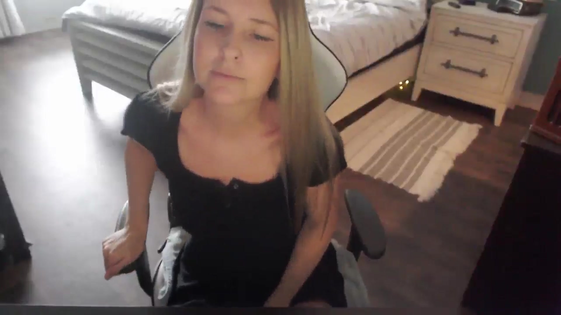 Gallery image thumbnail from ZenZoey's myfreecams stream on, 11/05/2025, 18:11 image 12 of 20