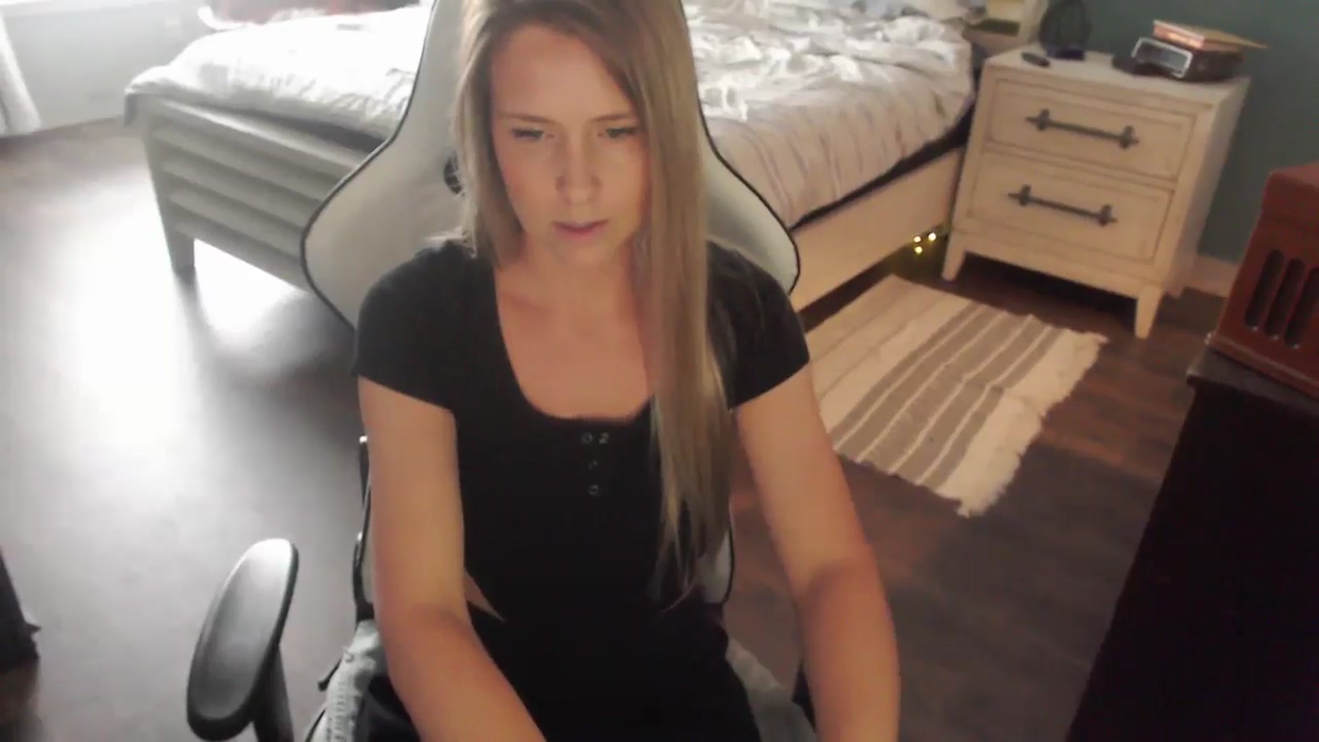Gallery image thumbnail from ZenZoey's myfreecams stream on, 11/05/2025, 18:11 image 10 of 20