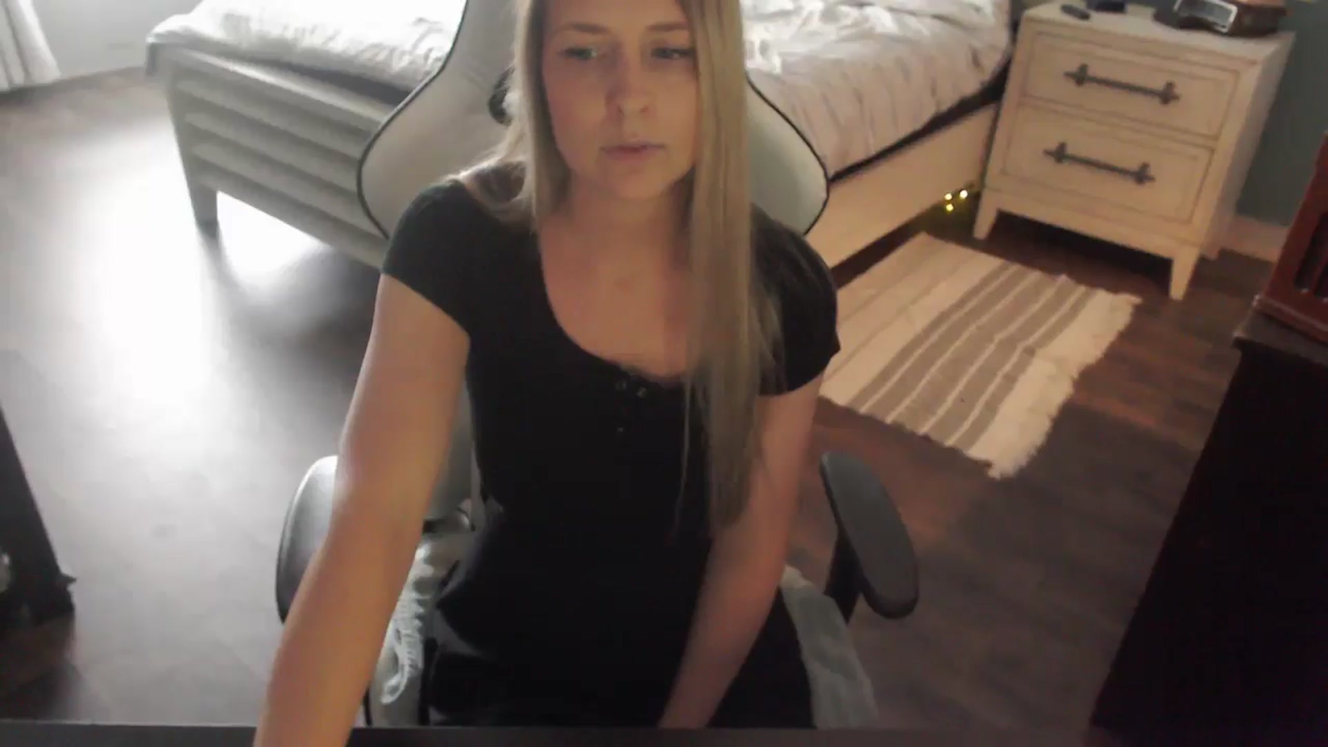 Gallery image thumbnail from ZenZoey's myfreecams stream on, 11/05/2025, 18:11 image 14 of 20