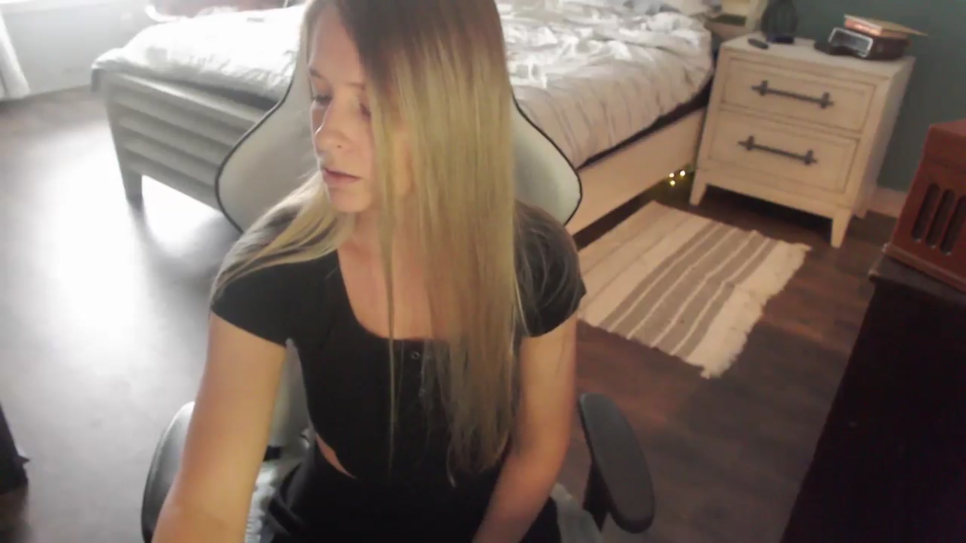 Gallery image thumbnail from ZenZoey's myfreecams stream on, 11/05/2025, 18:11 image 7 of 20