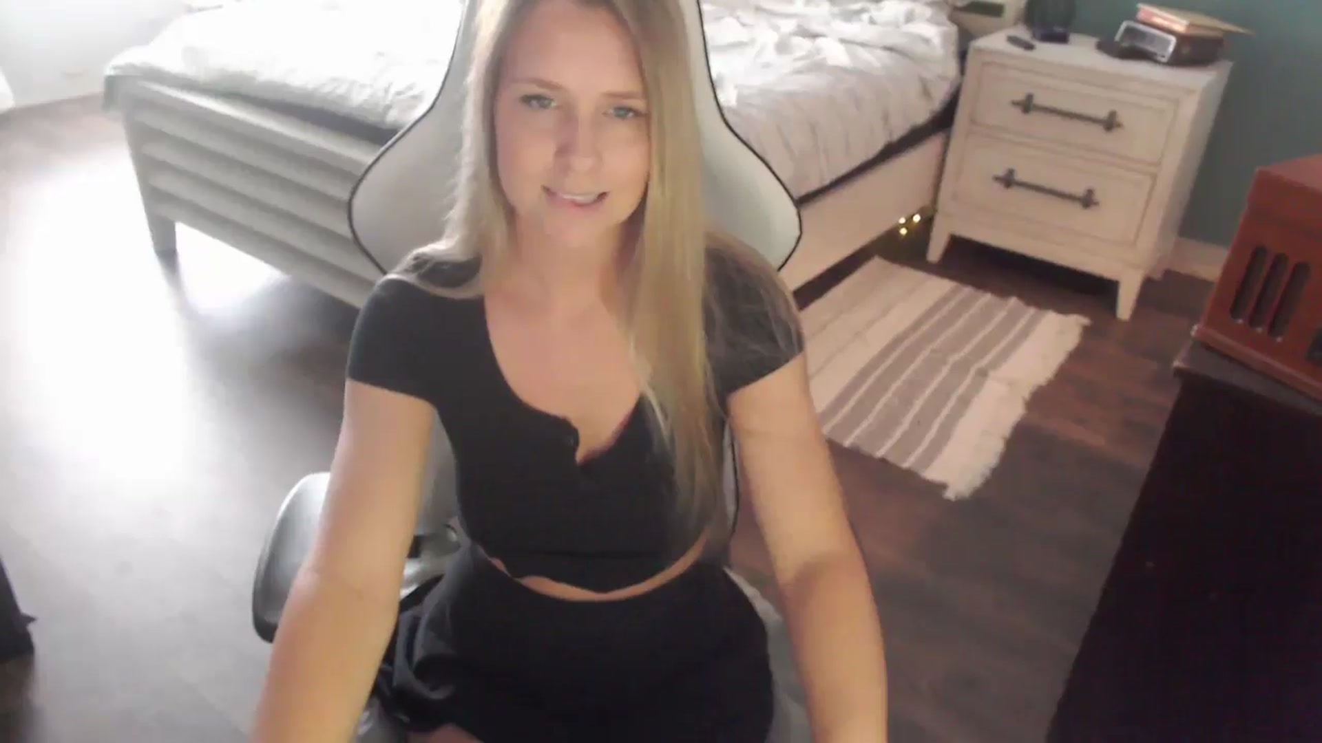 Gallery image thumbnail from ZenZoey's myfreecams stream on, 11/05/2025, 19:03 image 11 of 20
