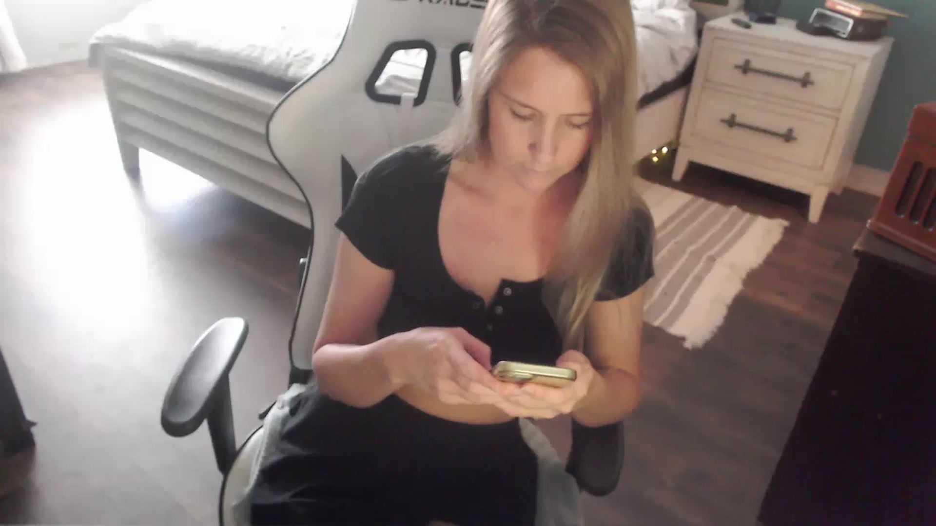 Gallery image thumbnail from ZenZoey's myfreecams stream on, 11/05/2025, 19:03 image 19 of 20