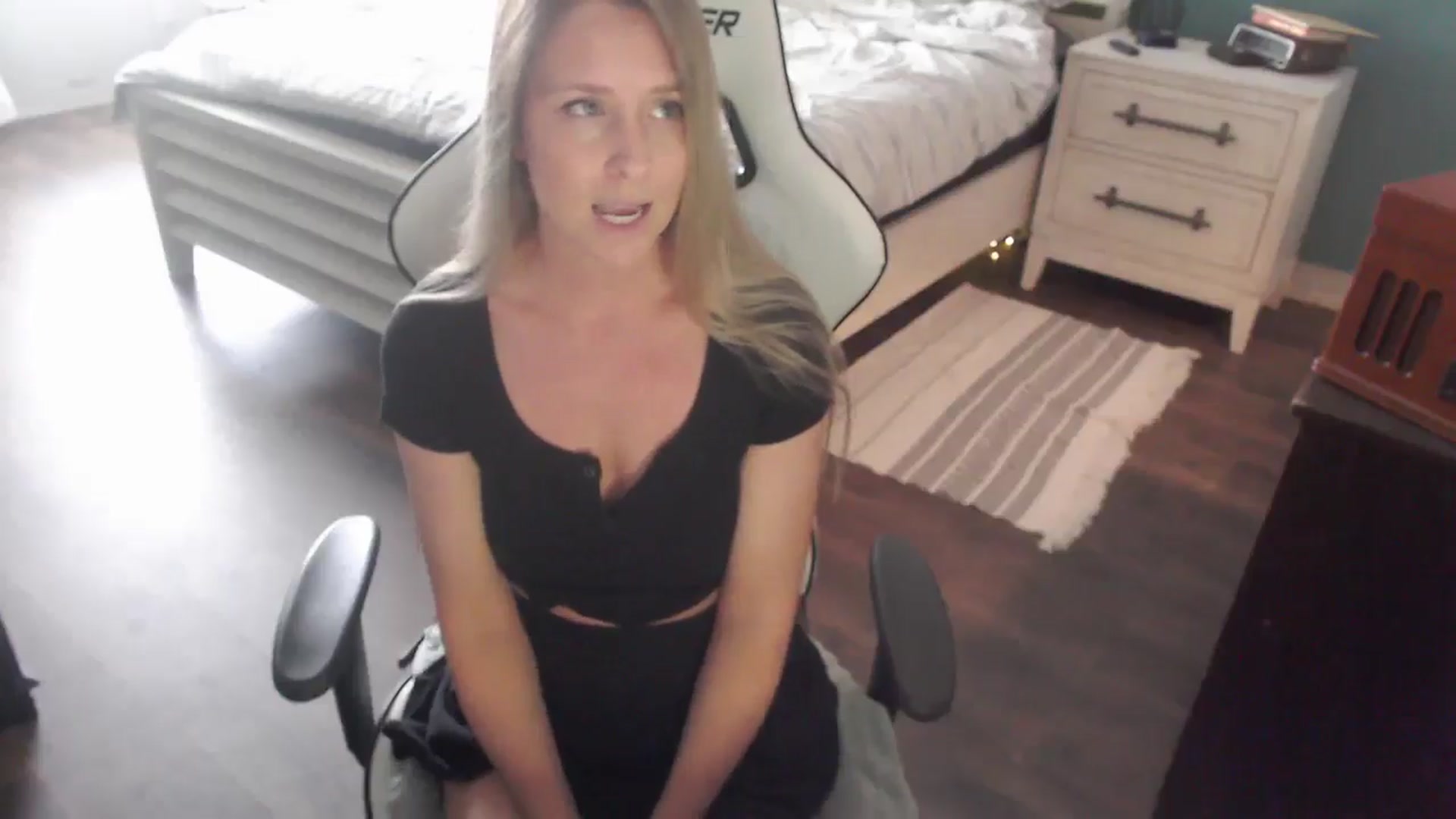 Gallery image thumbnail from ZenZoey's myfreecams stream on, 11/05/2025, 19:03 image 9 of 20