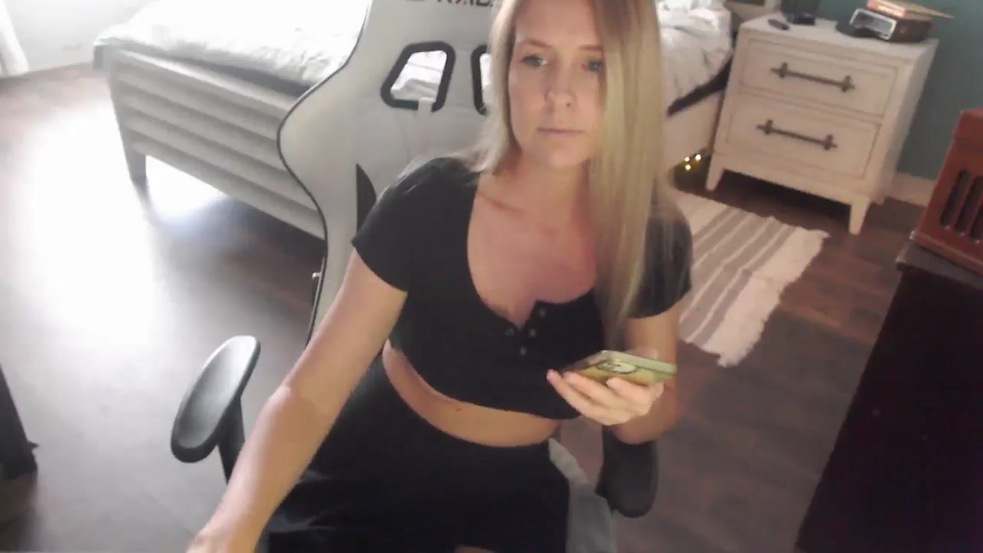 Gallery image thumbnail from ZenZoey's myfreecams stream on, 11/05/2025, 19:03 image 20 of 20