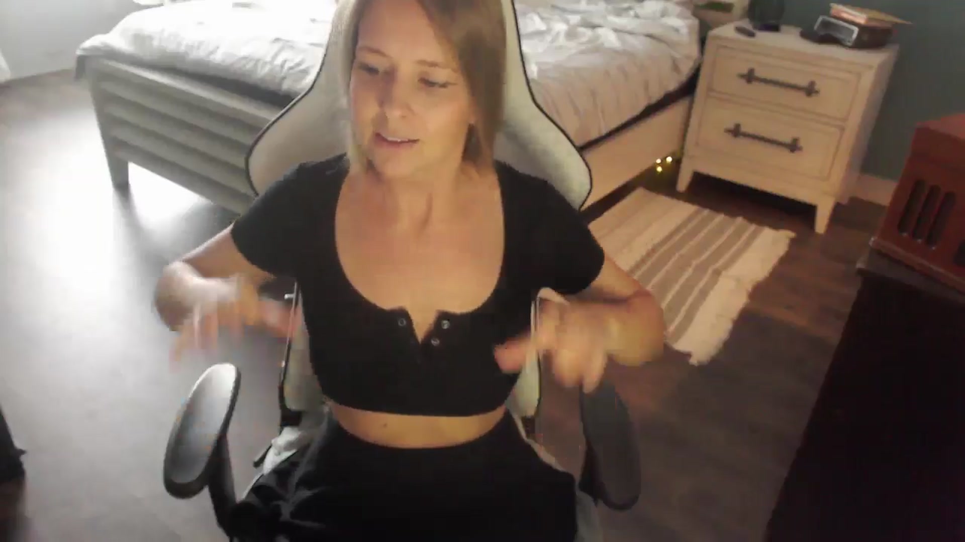 Gallery image thumbnail from ZenZoey's myfreecams stream on, 11/05/2025, 19:03 image 7 of 20