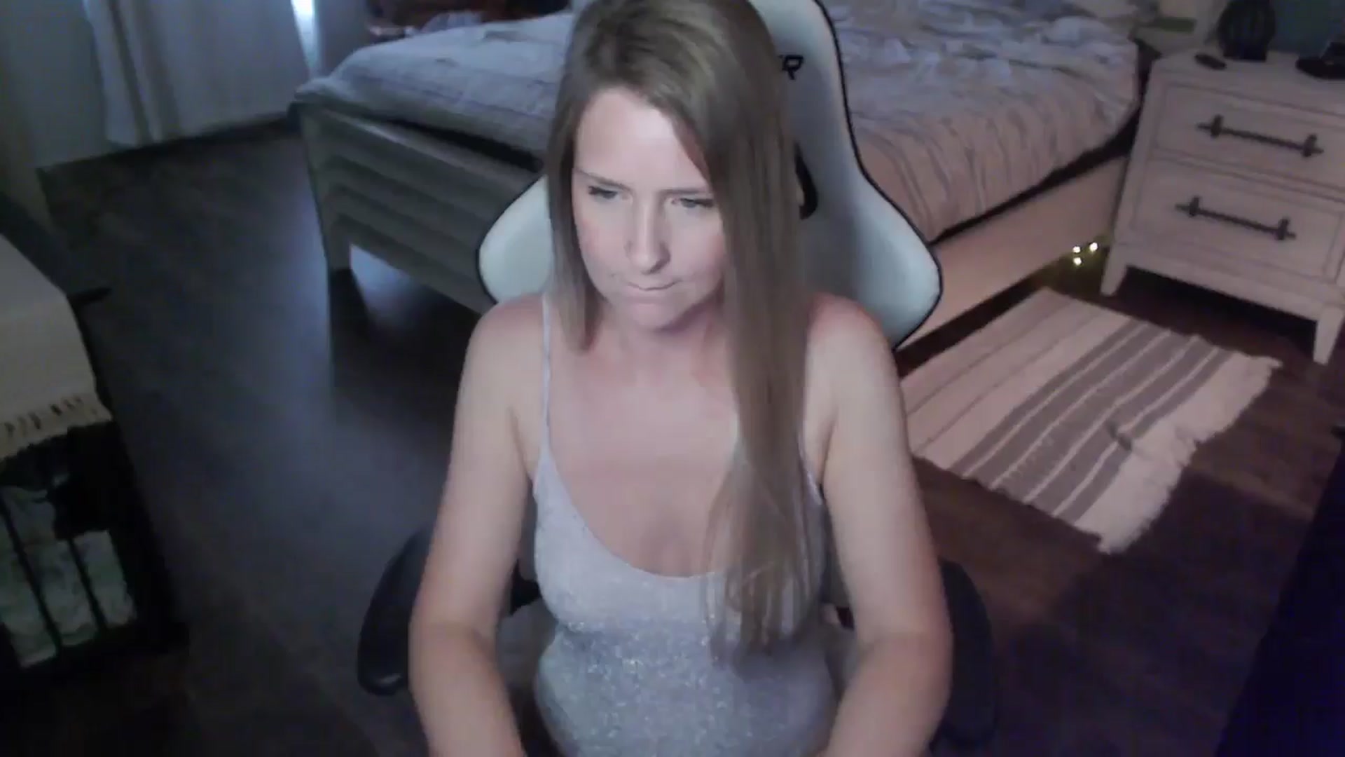 Gallery image thumbnail from ZenZoey's myfreecams stream on, 11/05/2025, 20:22 image 10 of 20
