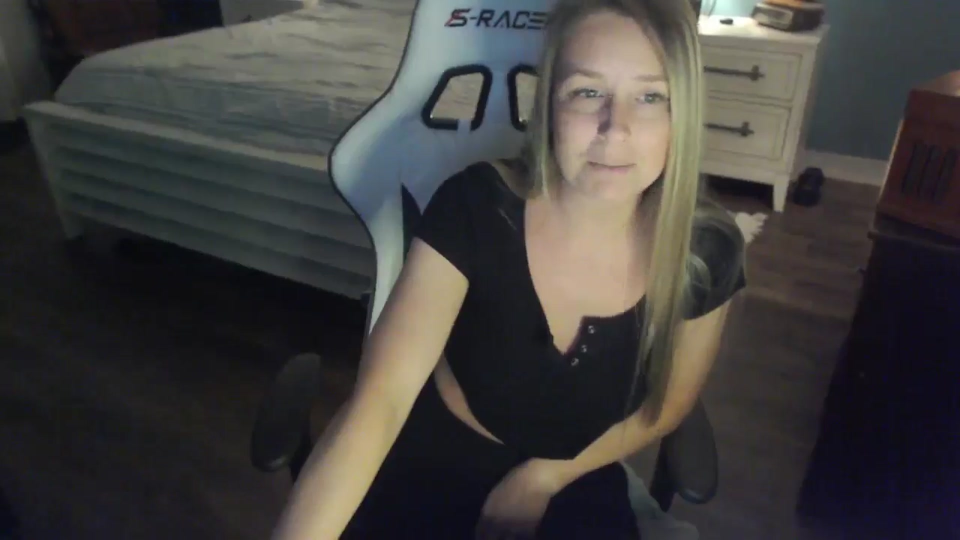 Gallery image thumbnail from ZenZoey's myfreecams stream on, 11/12/2025, 18:07 image 14 of 20