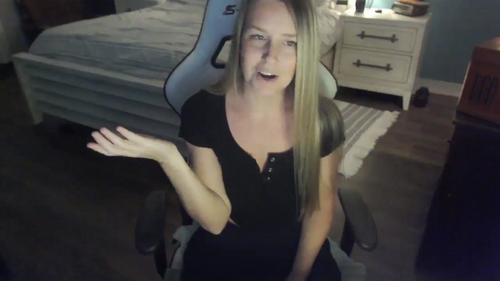 Gallery image thumbnail from ZenZoey's myfreecams stream on, 11/12/2025, 18:07 image 15 of 20