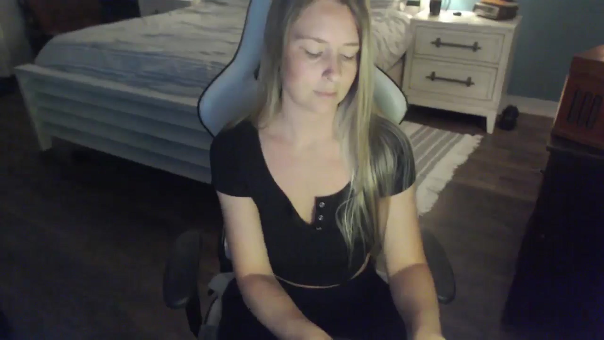 Gallery image thumbnail from ZenZoey's myfreecams stream on, 11/12/2025, 18:07 image 12 of 20