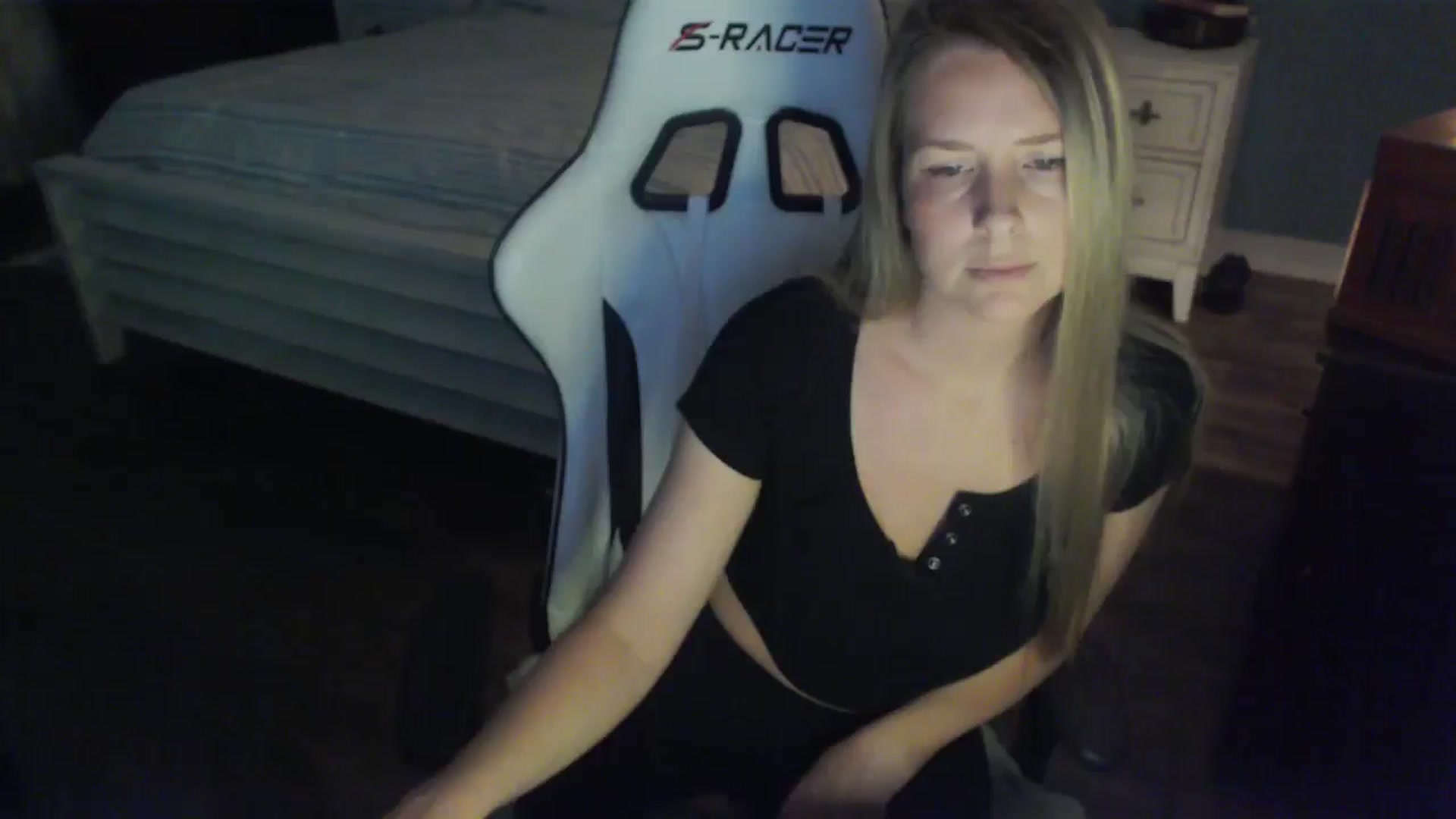 Gallery image thumbnail from ZenZoey's myfreecams stream on, 11/12/2025, 18:07 image 7 of 20