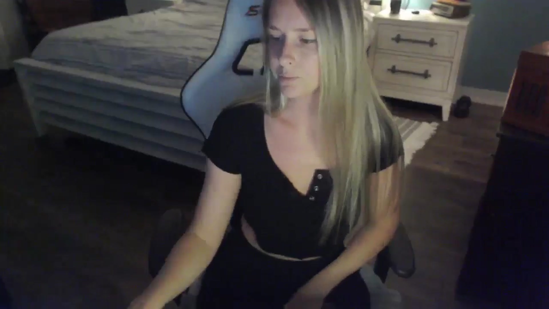 Gallery image thumbnail from ZenZoey's myfreecams stream on, 11/12/2025, 18:07 image 11 of 20