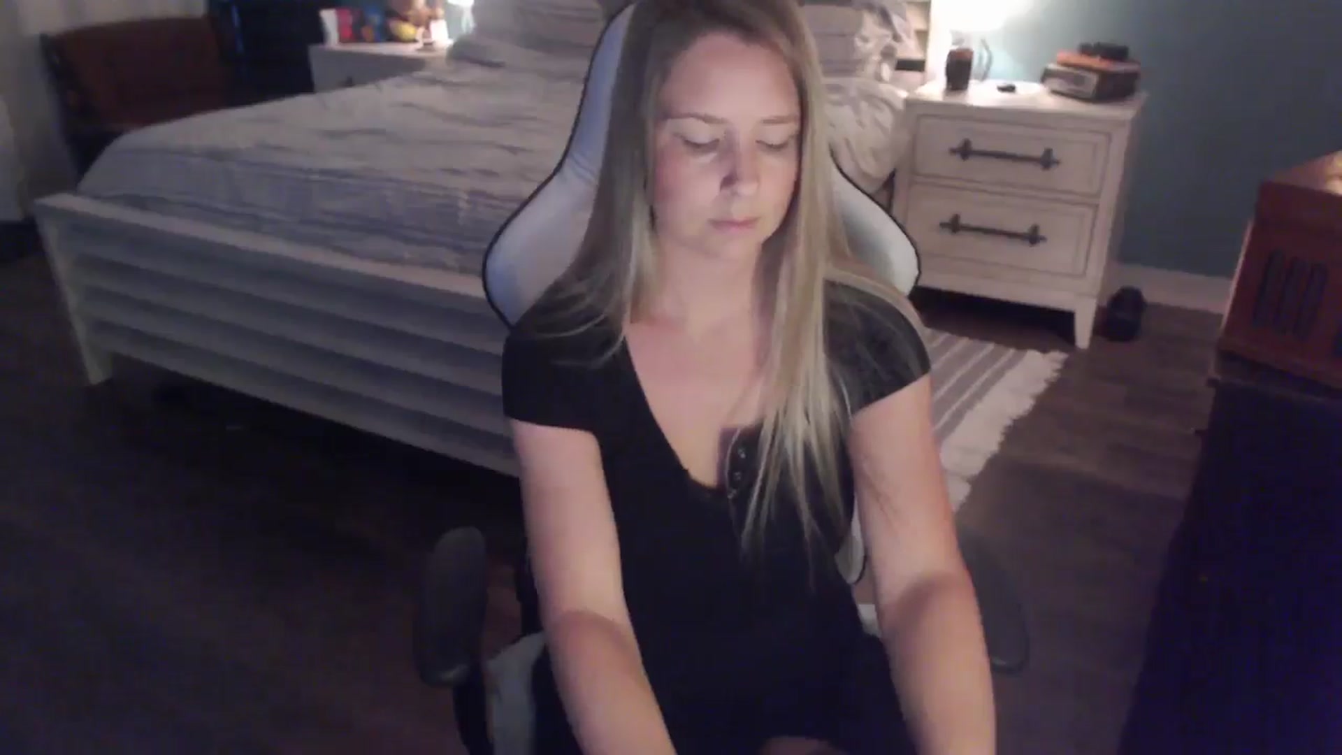 Gallery image thumbnail from ZenZoey's myfreecams stream on, 11/12/2025, 18:49 image 4 of 20