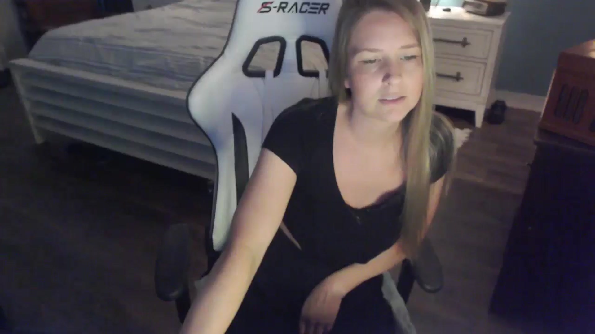 Gallery image thumbnail from ZenZoey's myfreecams stream on, 11/12/2025, 18:49 image 8 of 20