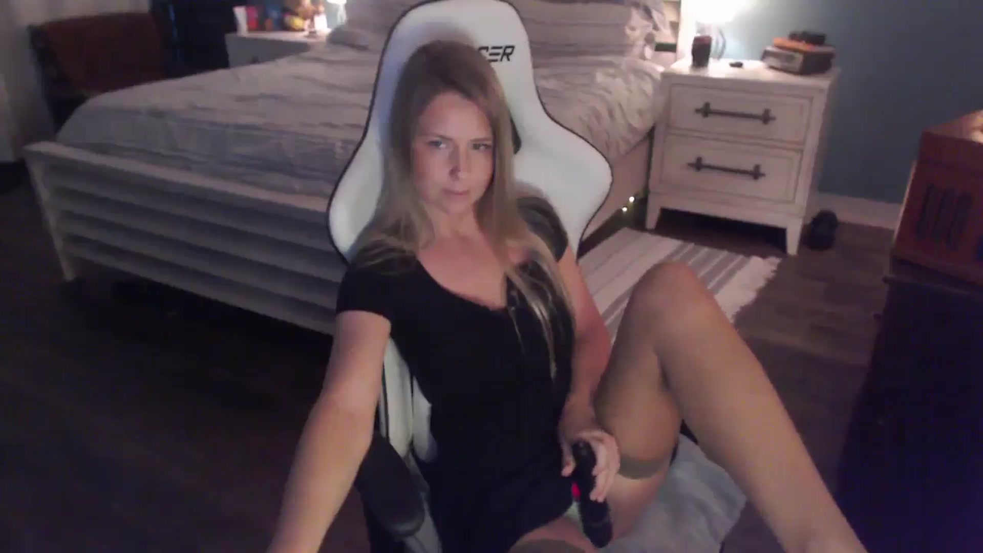 Gallery image thumbnail from ZenZoey's myfreecams stream on, 11/12/2025, 18:49 image 5 of 20