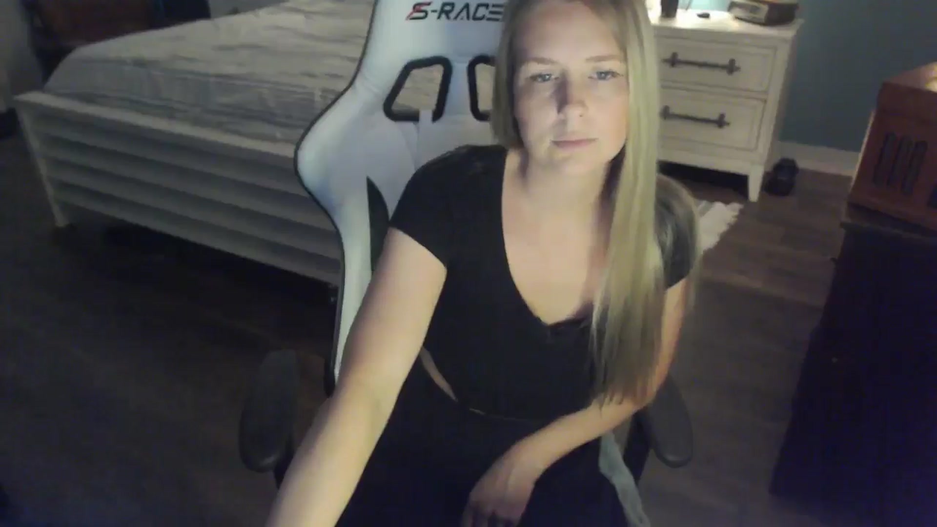 Gallery image thumbnail from ZenZoey's myfreecams stream on, 11/12/2025, 18:49 image 7 of 20