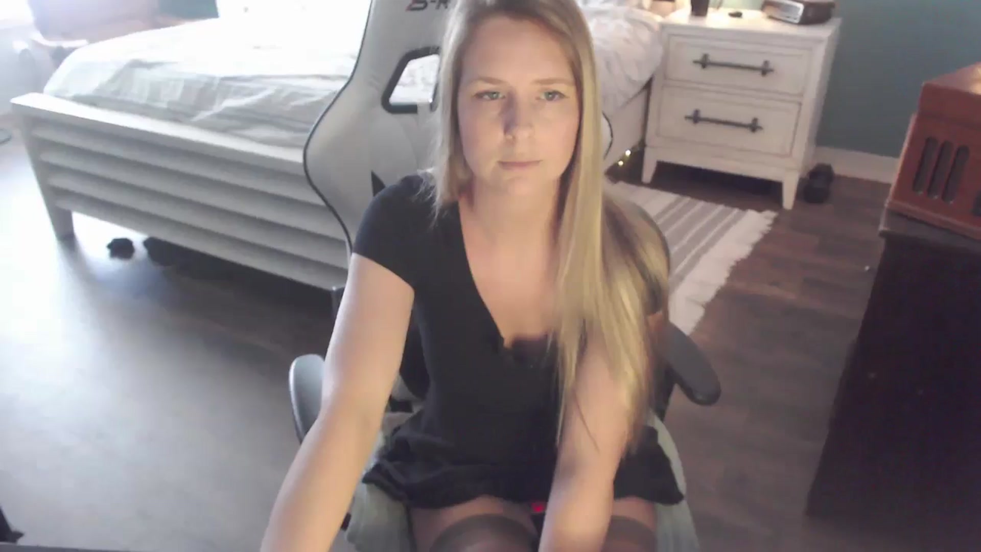 Gallery image thumbnail from ZenZoey's myfreecams stream on, 11/12/2025, 19:15 image 12 of 20