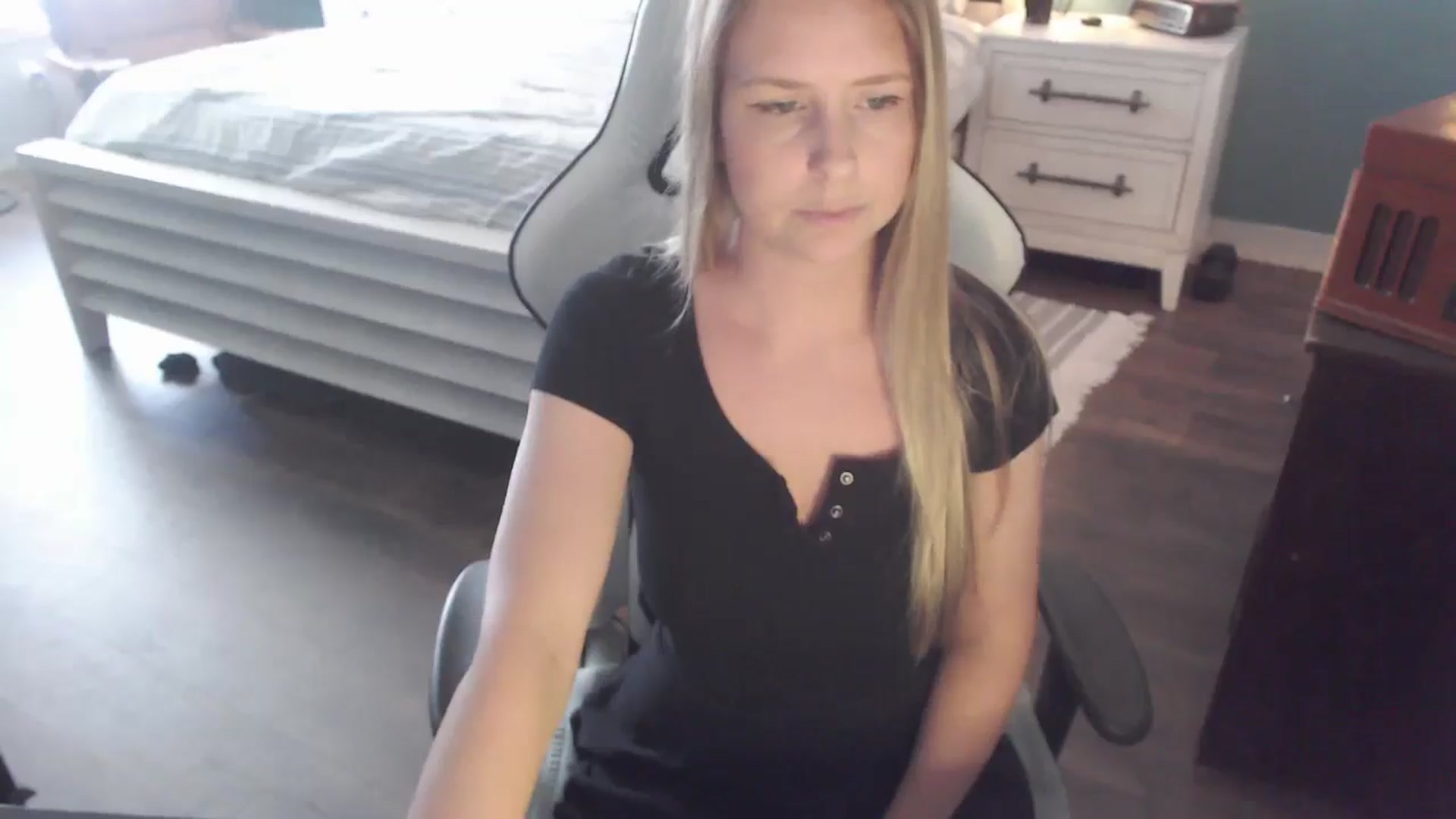Gallery image thumbnail from ZenZoey's myfreecams stream on, 11/12/2025, 19:15 image 15 of 20