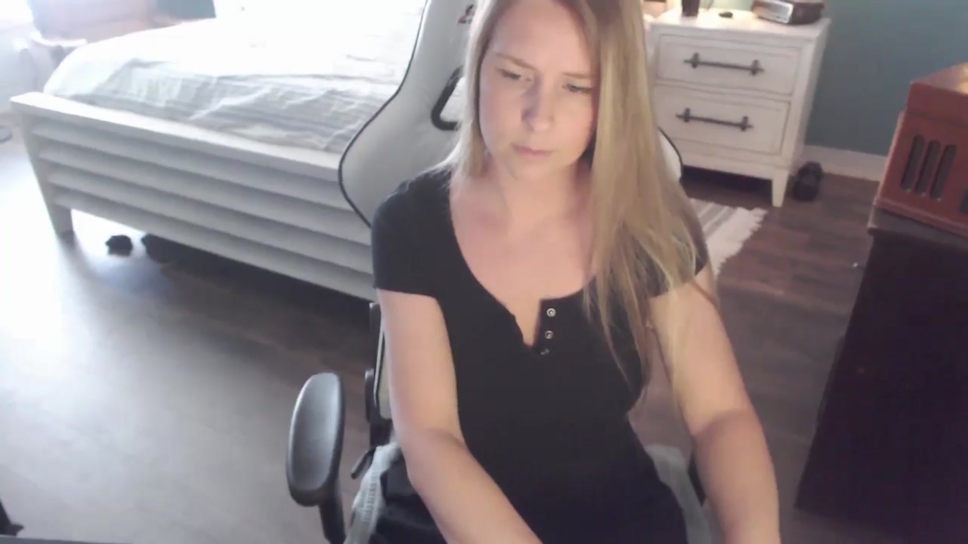 Gallery image thumbnail from ZenZoey's myfreecams stream on, 11/12/2025, 19:15 image 20 of 20