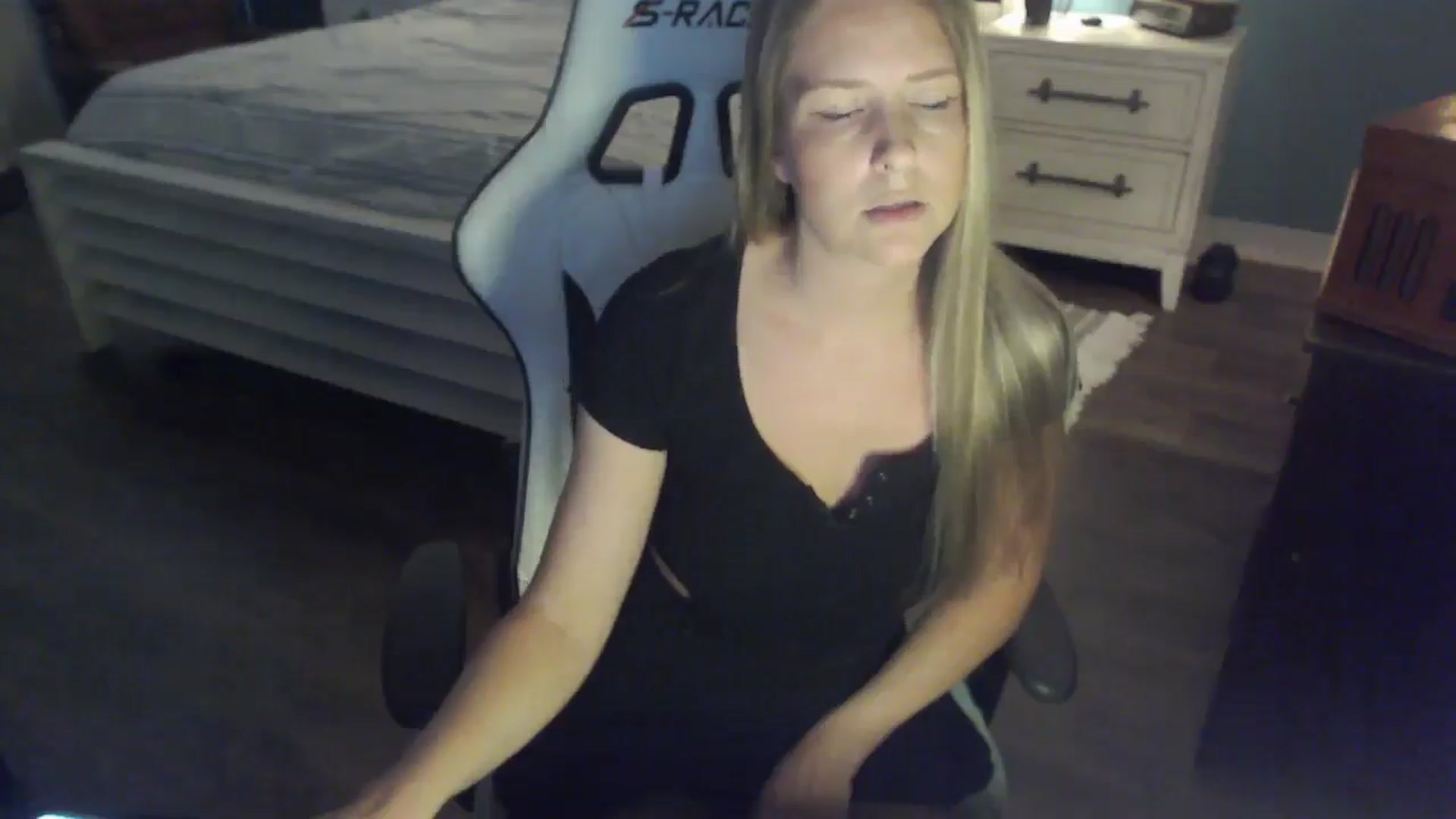 Gallery image thumbnail from ZenZoey's myfreecams stream on, 11/12/2025, 19:15 image 8 of 20
