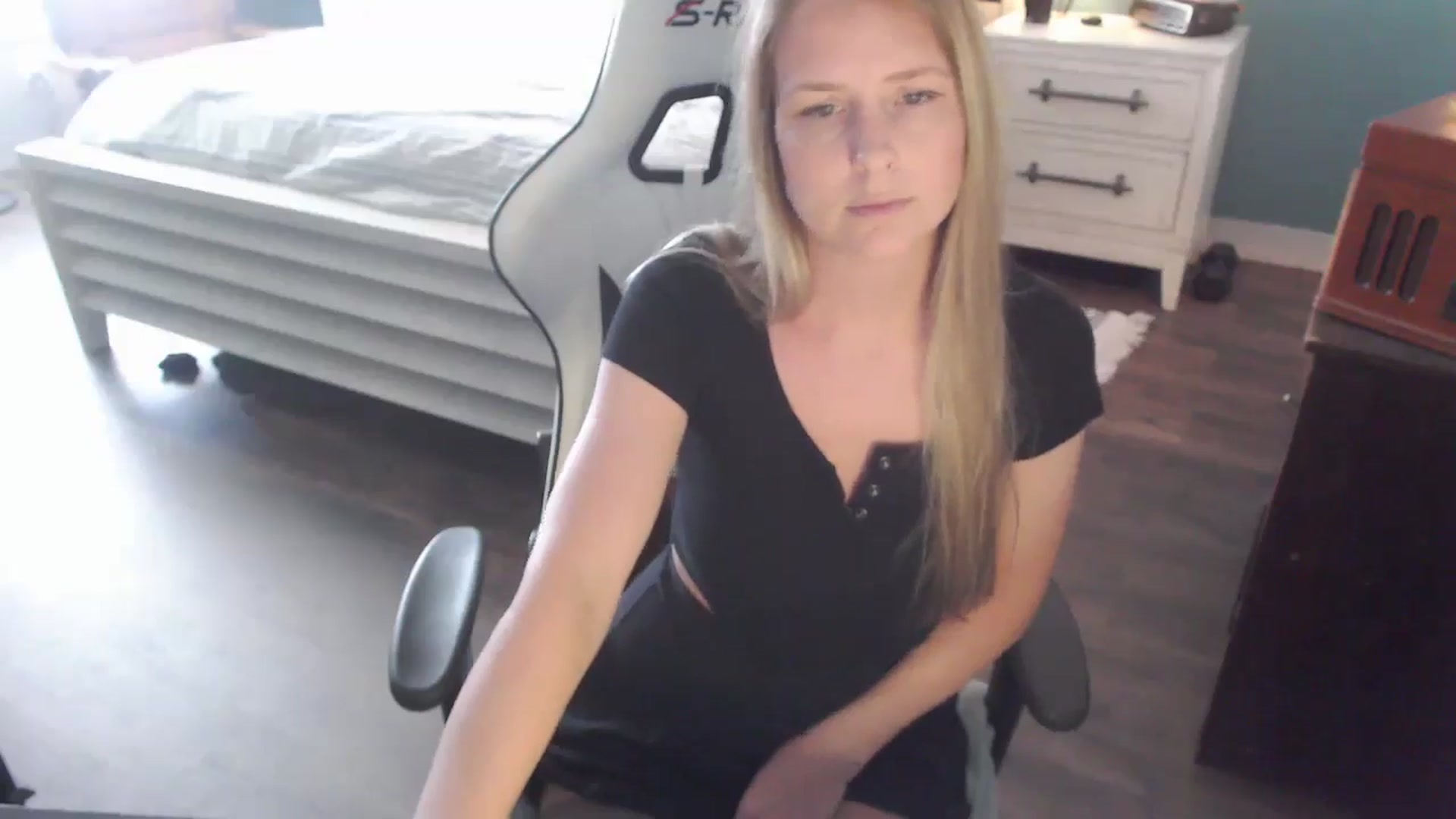 Gallery image thumbnail from ZenZoey's myfreecams stream on, 11/12/2025, 20:14 image 2 of 20