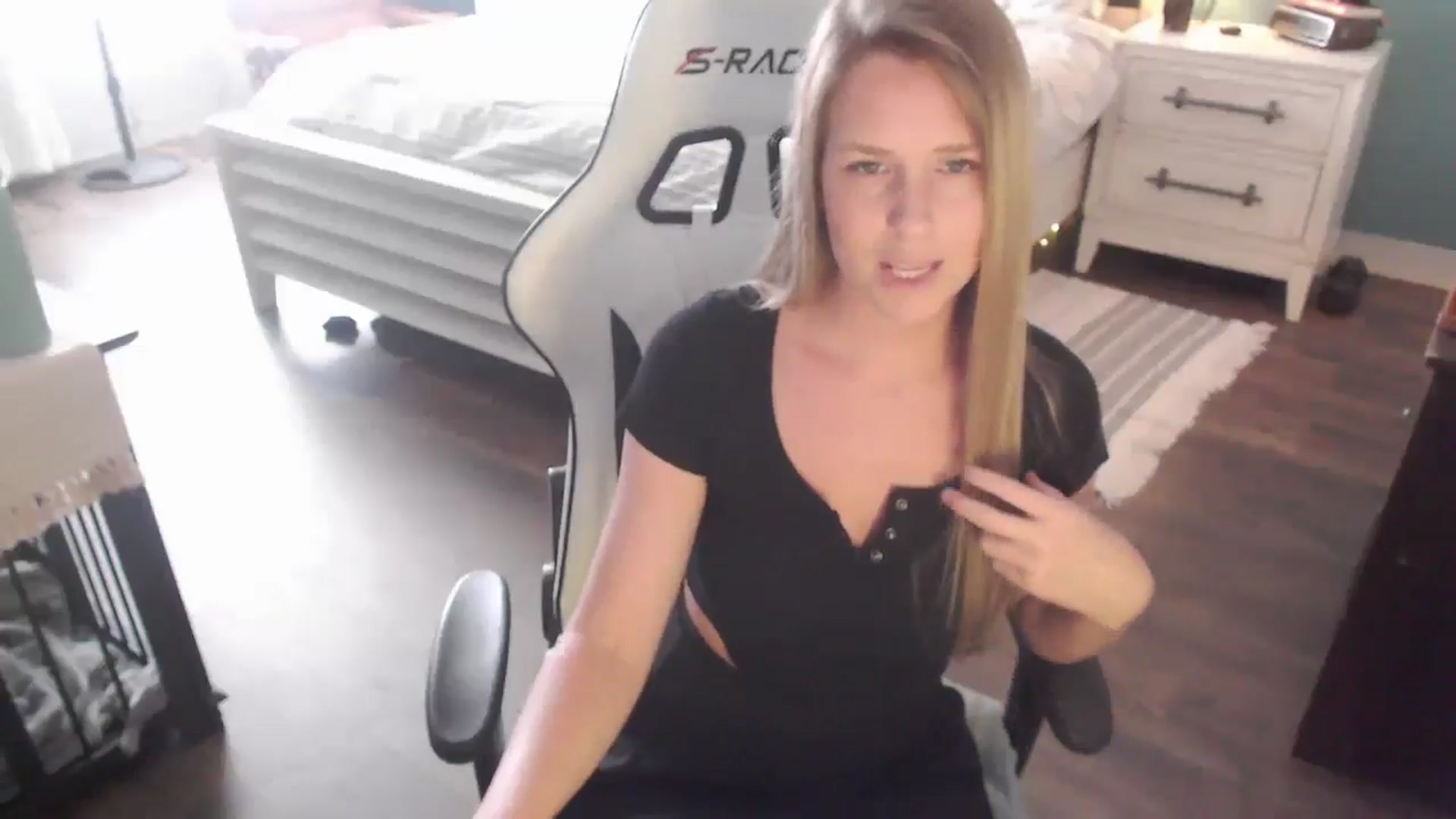Gallery image thumbnail from ZenZoey's myfreecams stream on, 11/12/2025, 20:14 image 14 of 20