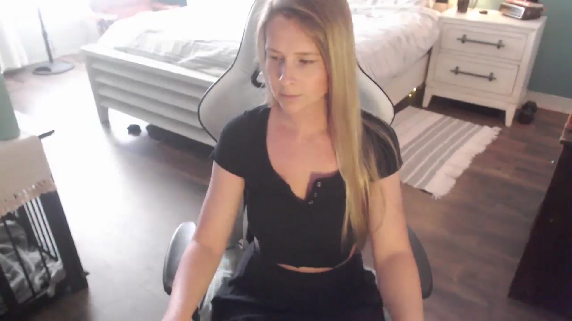 Gallery image thumbnail from ZenZoey's myfreecams stream on, 11/12/2025, 20:14 image 12 of 20