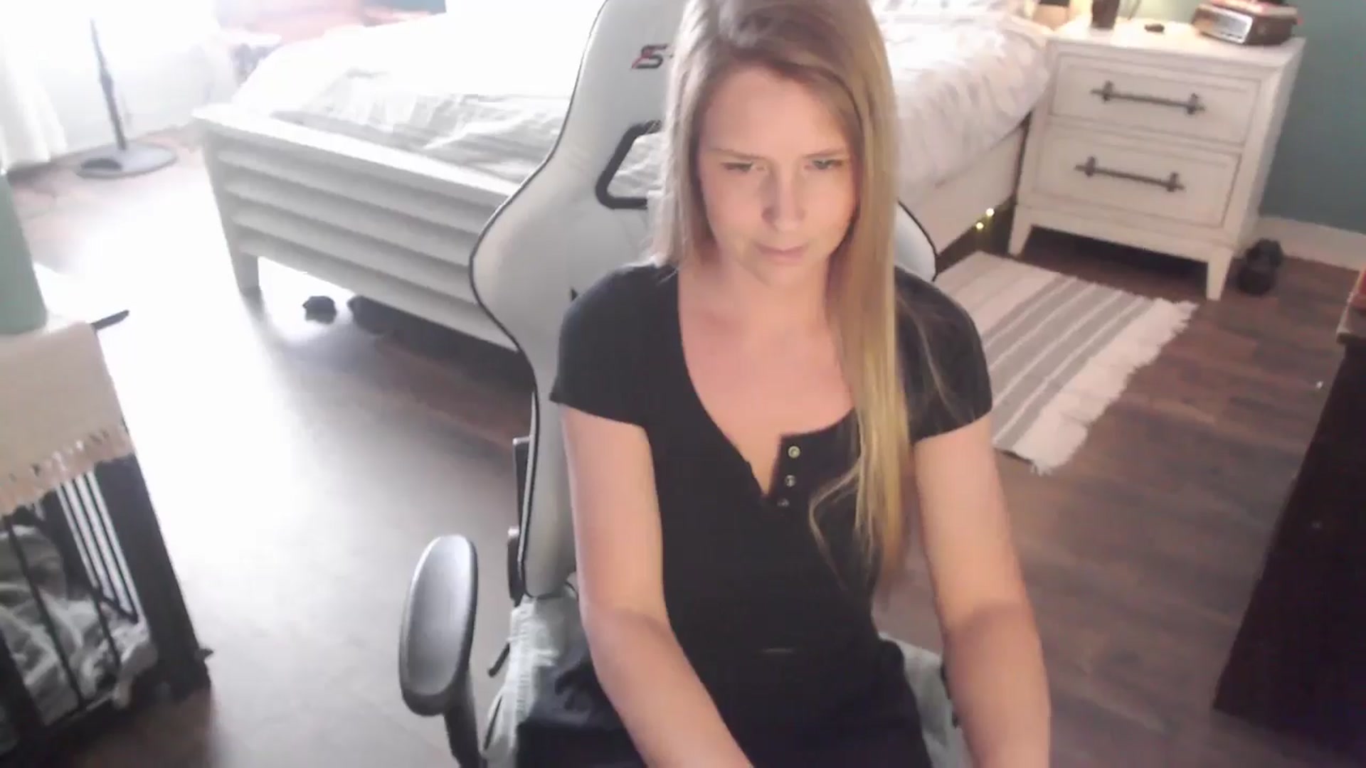 Gallery image thumbnail from ZenZoey's myfreecams stream on, 11/12/2025, 20:14 image 13 of 20