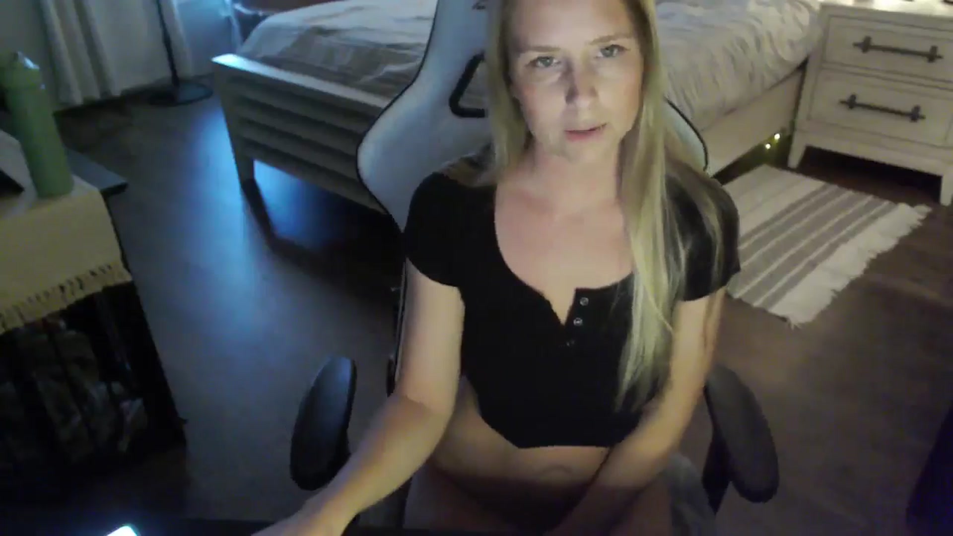 Gallery image thumbnail from ZenZoey's myfreecams stream on, 11/12/2025, 21:40 image 3 of 20