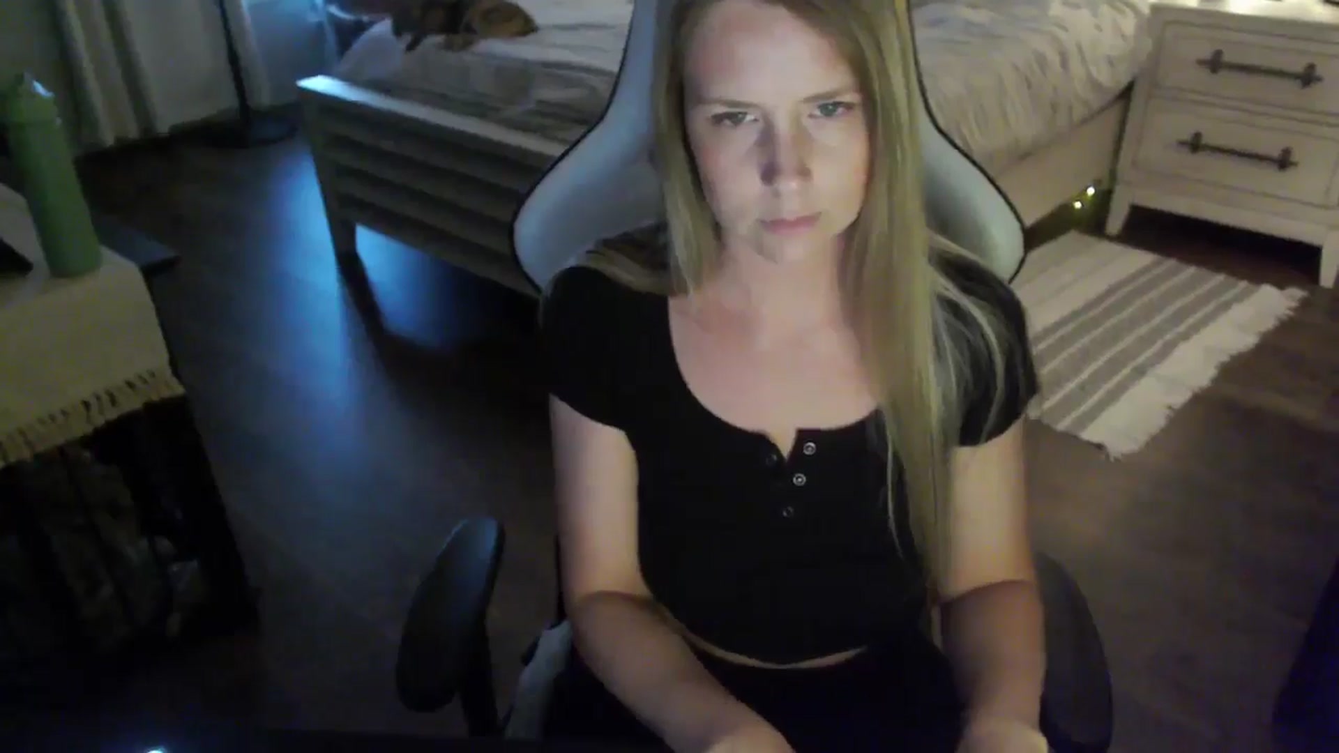 Gallery image thumbnail from ZenZoey's myfreecams stream on, 11/12/2025, 21:57 image 16 of 20