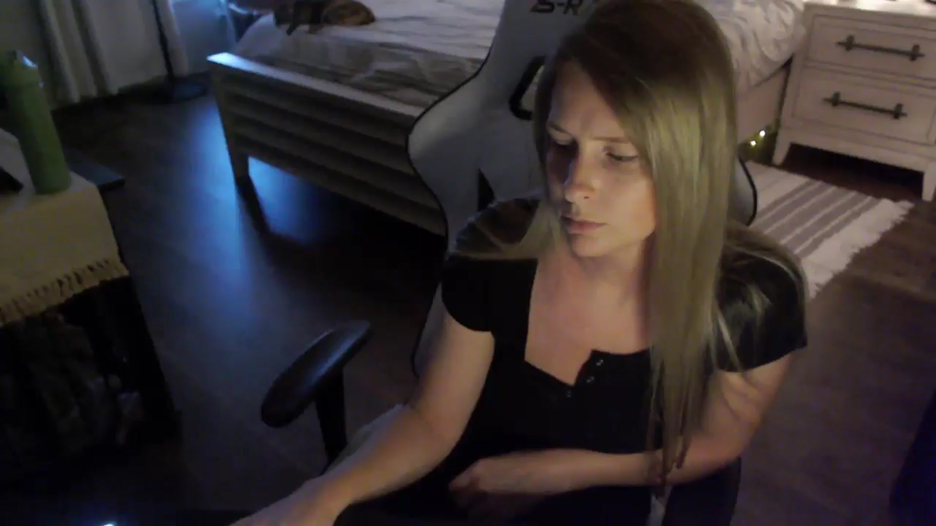 Gallery image thumbnail from ZenZoey's myfreecams stream on, 11/12/2025, 21:57 image 13 of 20