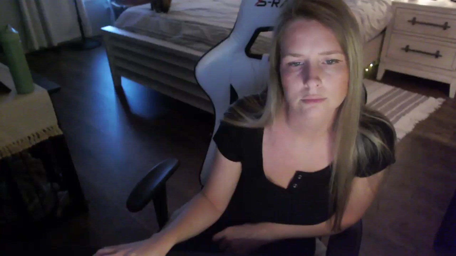 Gallery image thumbnail from ZenZoey's myfreecams stream on, 11/12/2025, 21:57 image 10 of 20