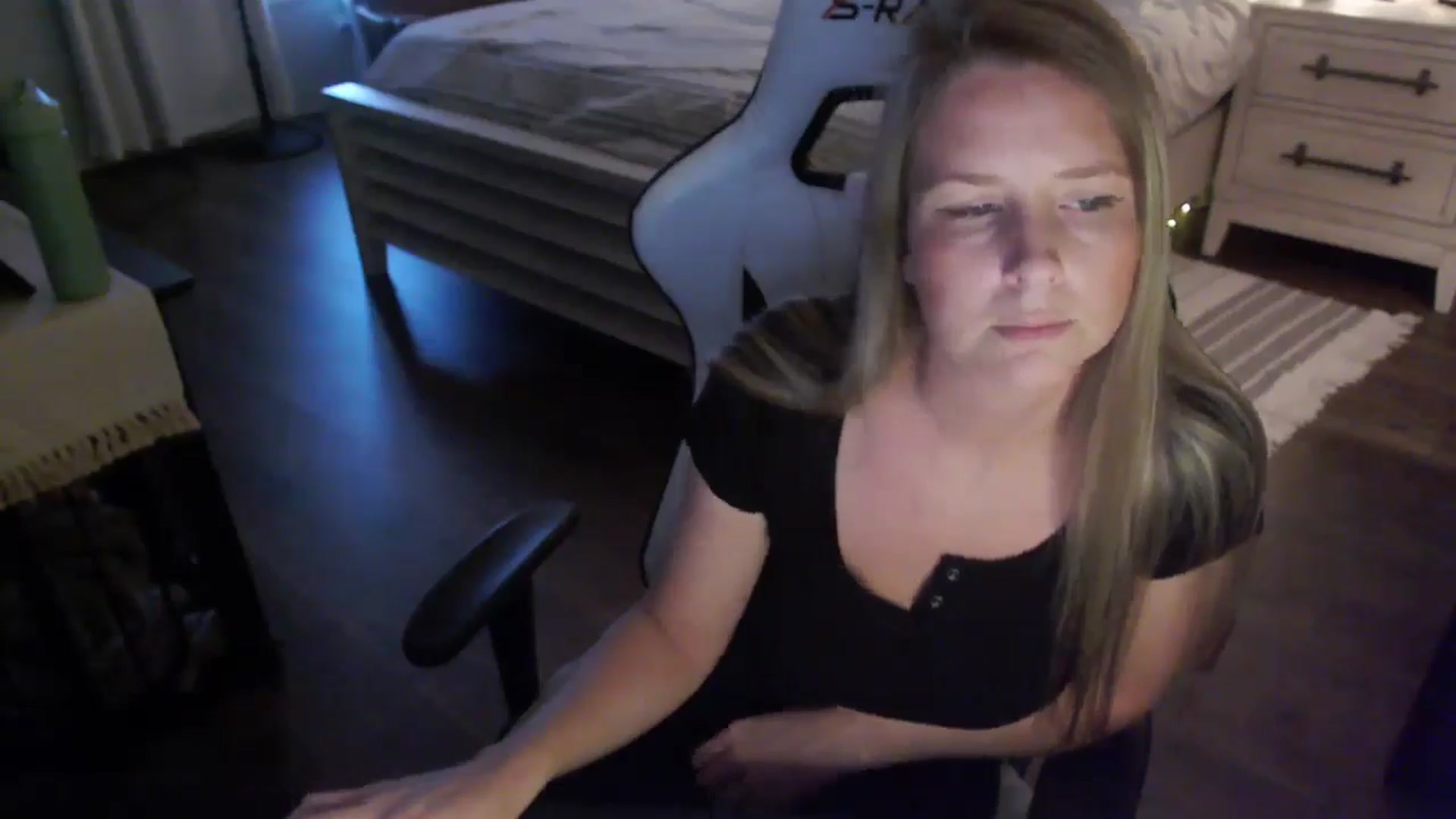 Gallery image thumbnail from ZenZoey's myfreecams stream on, 11/12/2025, 21:57 image 7 of 20