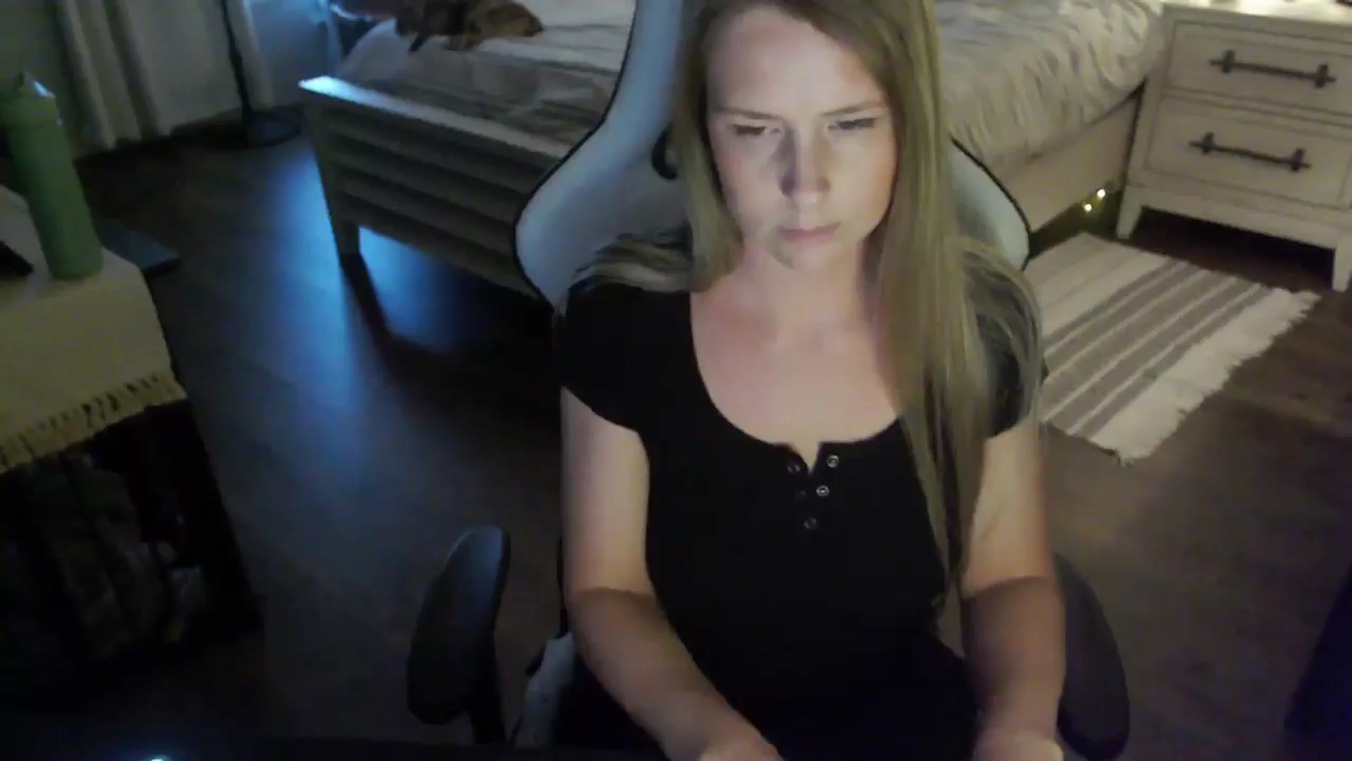 Gallery image thumbnail from ZenZoey's myfreecams stream on, 11/12/2025, 21:57 image 19 of 20