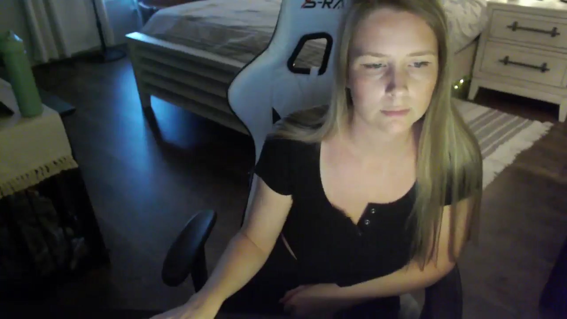 Gallery image thumbnail from ZenZoey's myfreecams stream on, 11/12/2025, 21:57 image 4 of 20