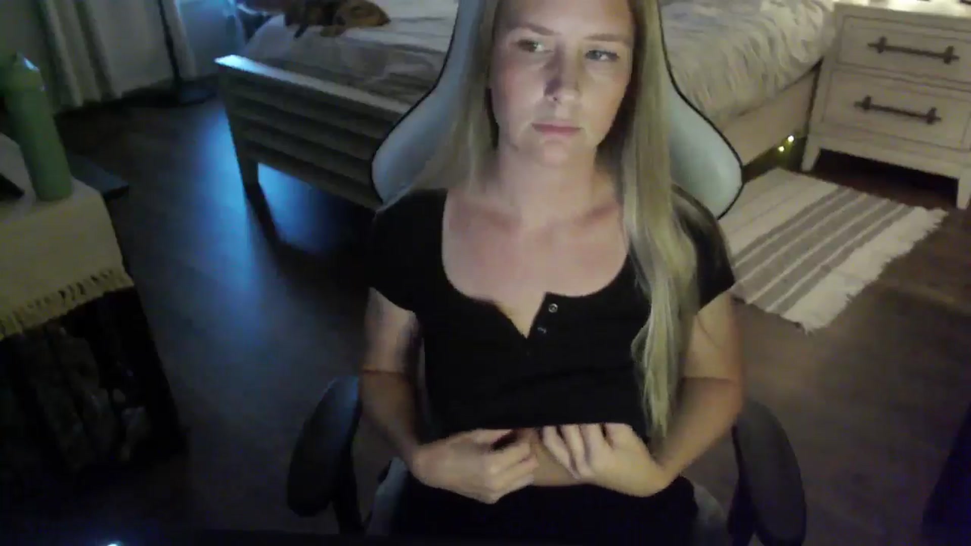 Gallery image thumbnail from ZenZoey's myfreecams stream on, 11/12/2025, 21:57 image 17 of 20
