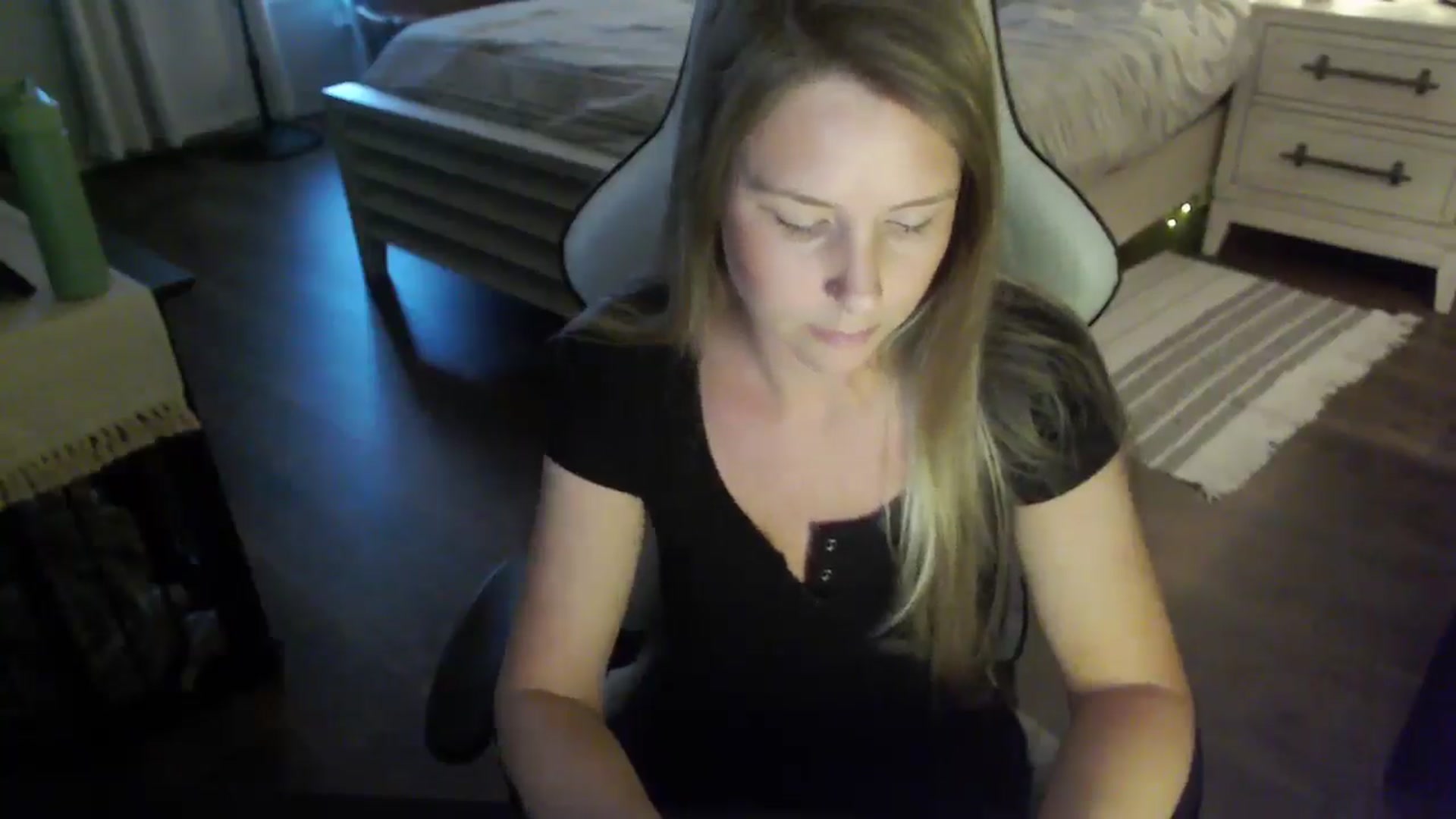 Gallery image thumbnail from ZenZoey's myfreecams stream on, 11/12/2025, 21:57 image 2 of 20