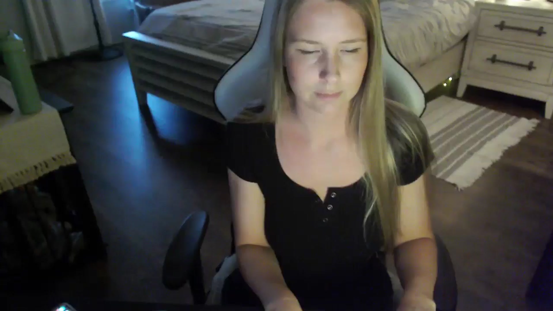 Gallery image thumbnail from ZenZoey's myfreecams stream on, 11/12/2025, 21:57 image 1 of 20