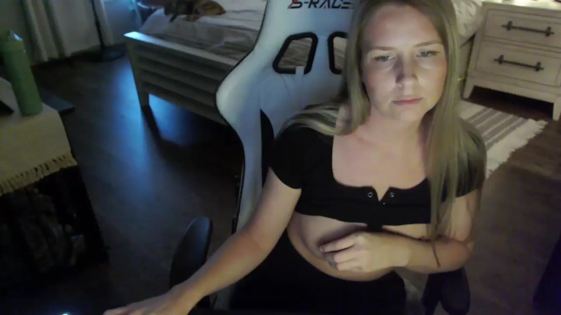 Gallery image thumbnail from ZenZoey's myfreecams stream on, 11/12/2025, 21:57 image 18 of 20