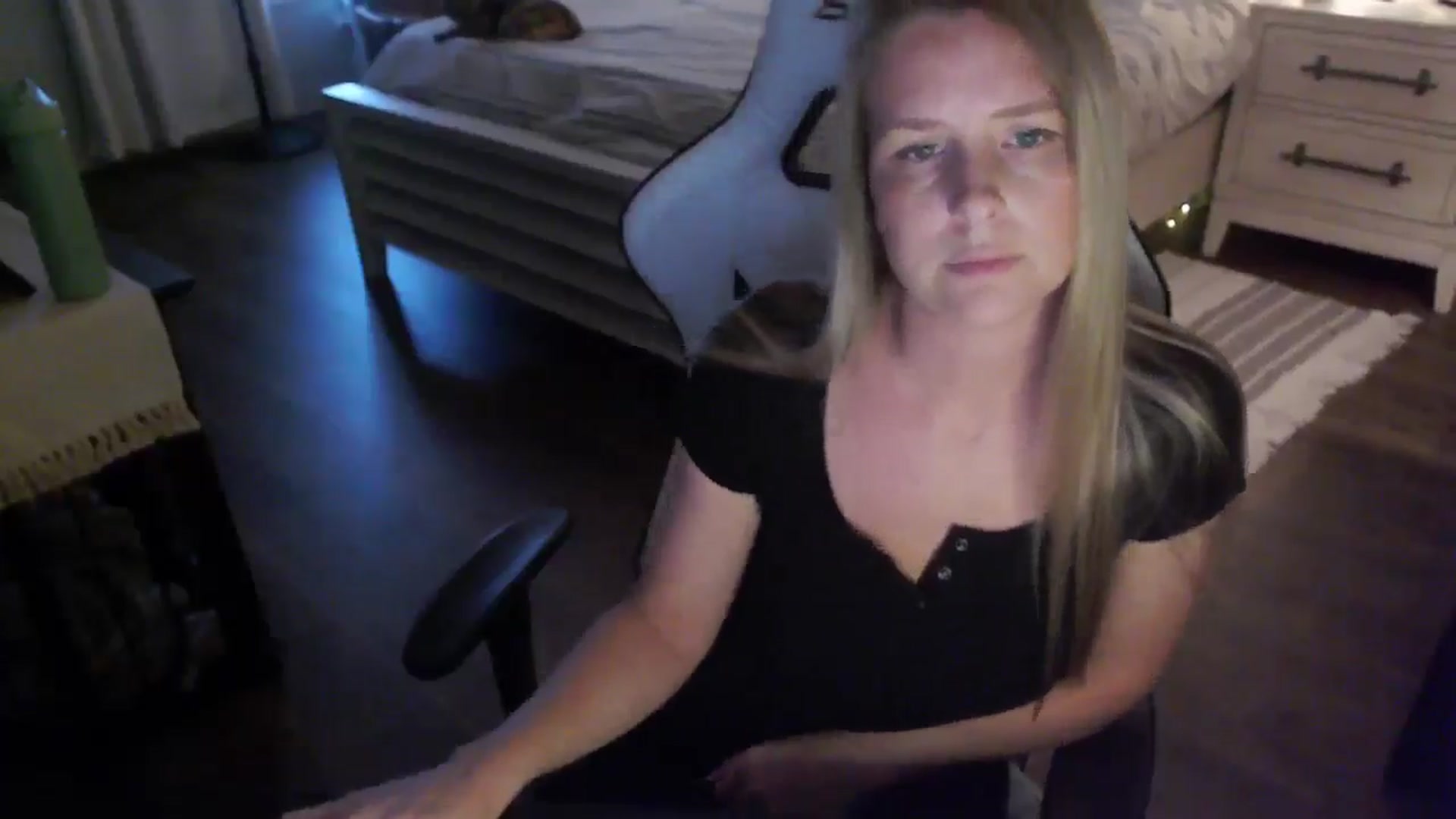 Gallery image thumbnail from ZenZoey's myfreecams stream on, 11/12/2025, 21:57 image 11 of 20