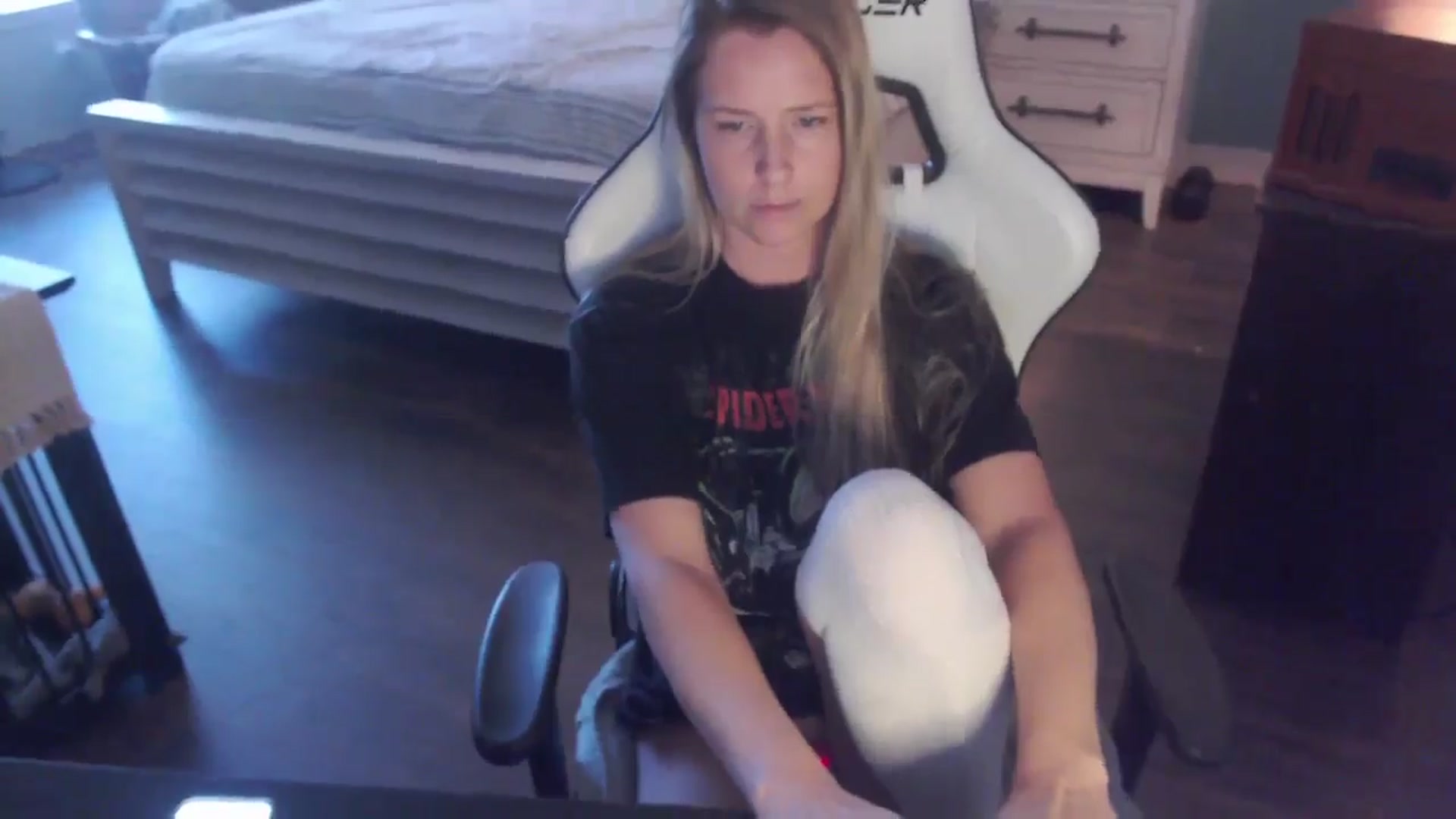 Gallery image thumbnail from ZenZoey's myfreecams stream on, 11/13/2025, 17:31 image 15 of 20
