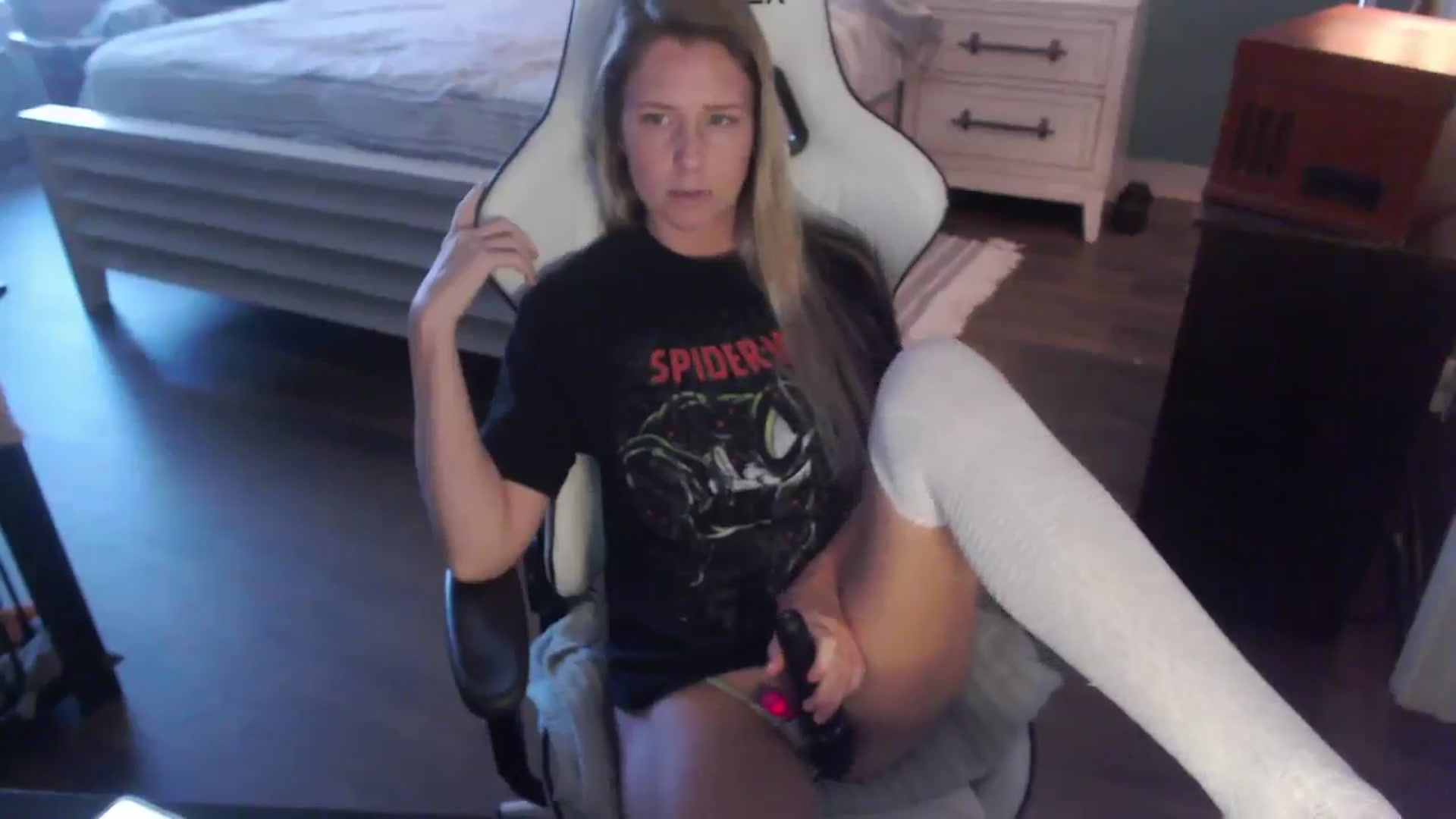 Gallery image thumbnail from ZenZoey's myfreecams stream on, 11/13/2025, 17:50 image 16 of 20