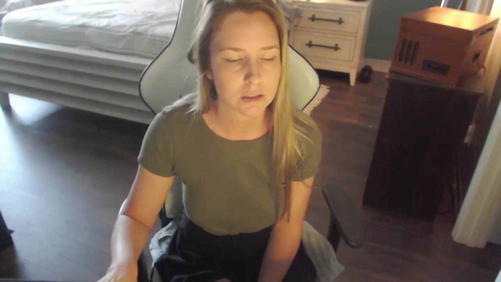 Gallery image thumbnail from ZenZoey's myfreecams stream on, 11/13/2025, 18:17 image 15 of 20