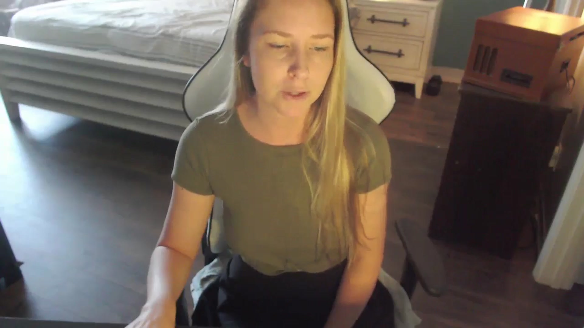 Gallery image thumbnail from ZenZoey's myfreecams stream on, 11/13/2025, 18:17 image 11 of 20